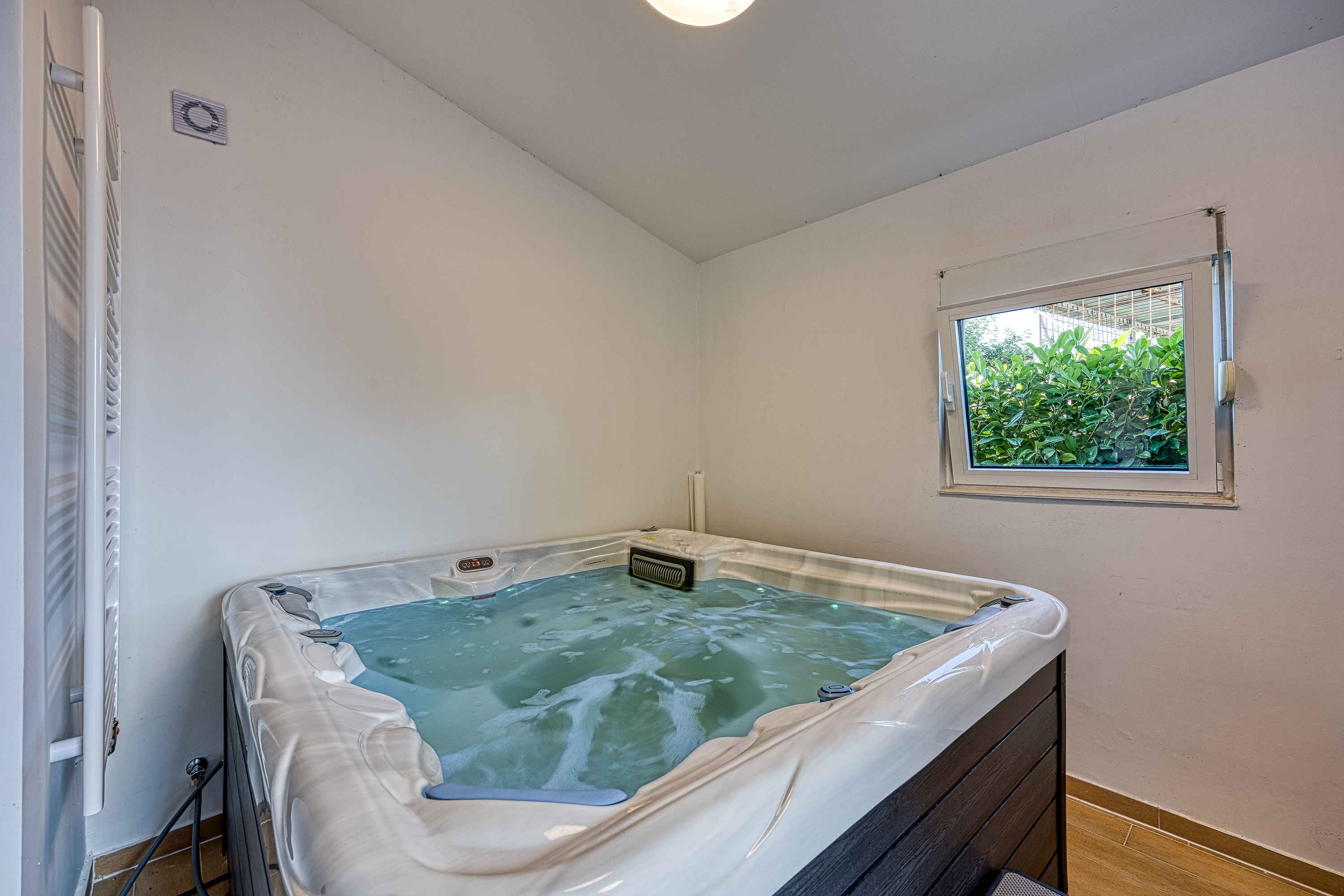 Grand logement de vacances avec sauna et bain à remous privés