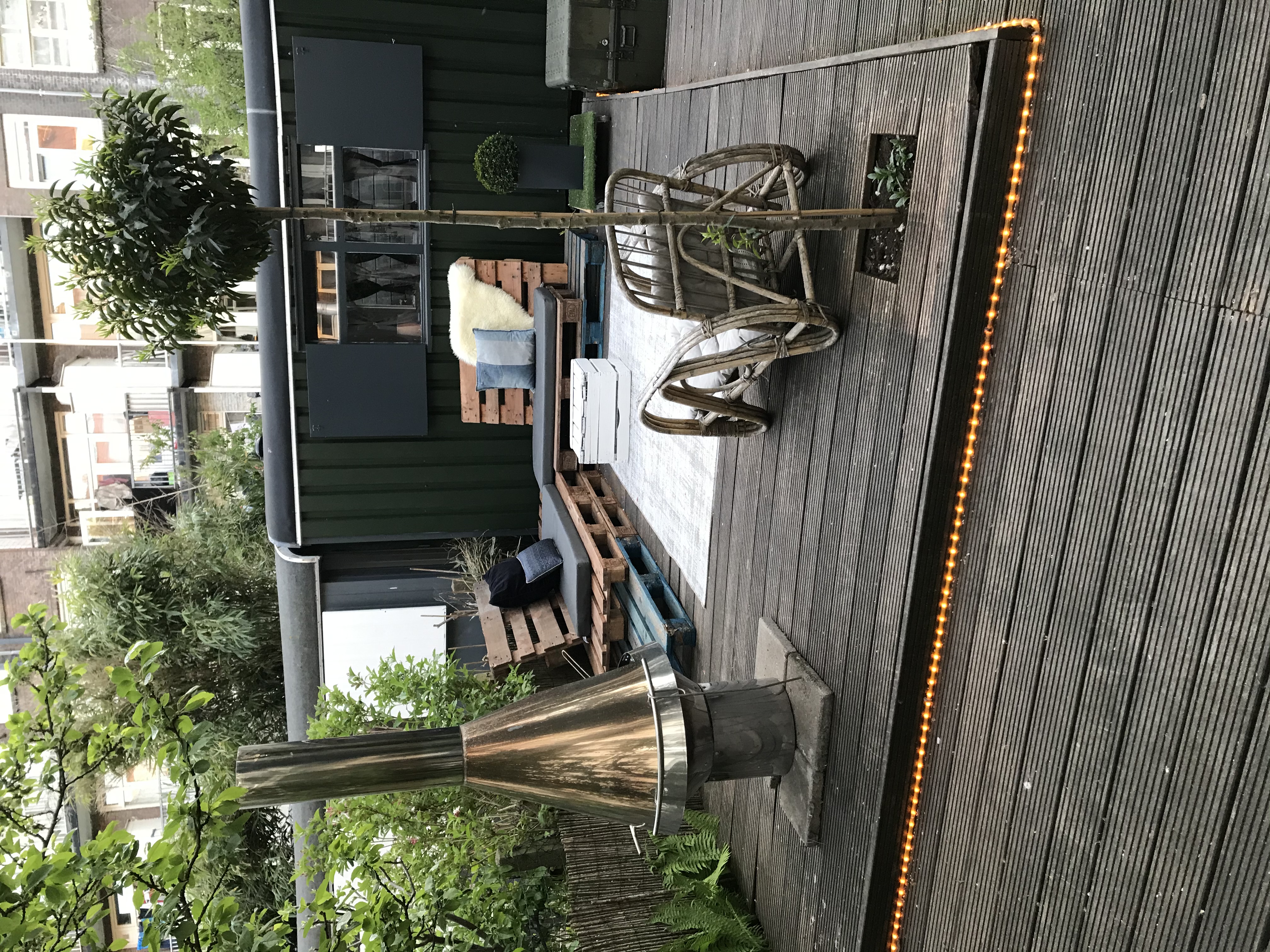 Relaxte pipowagen middenin Amsterdam