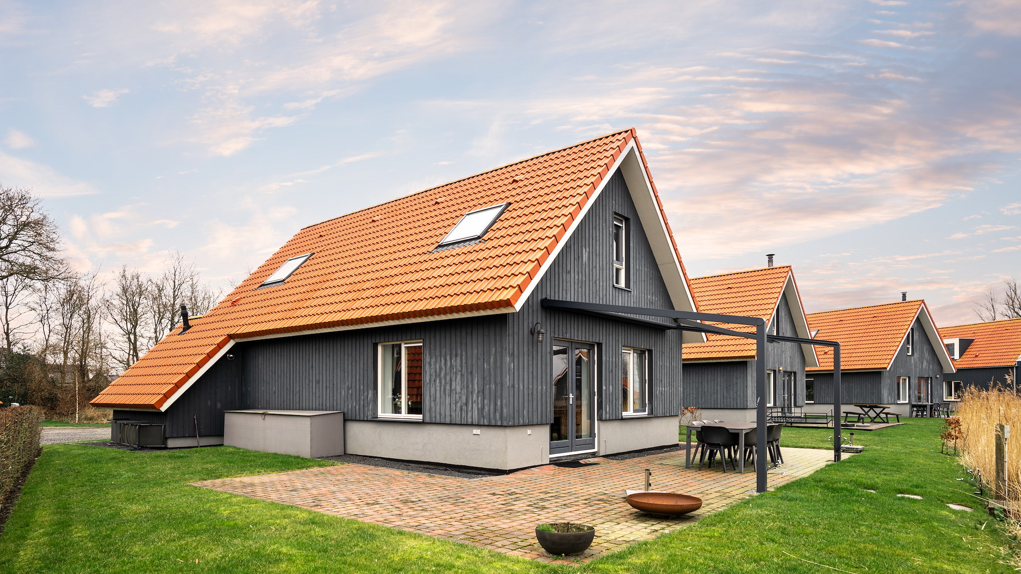 Holiday home on a watery park in Friesland