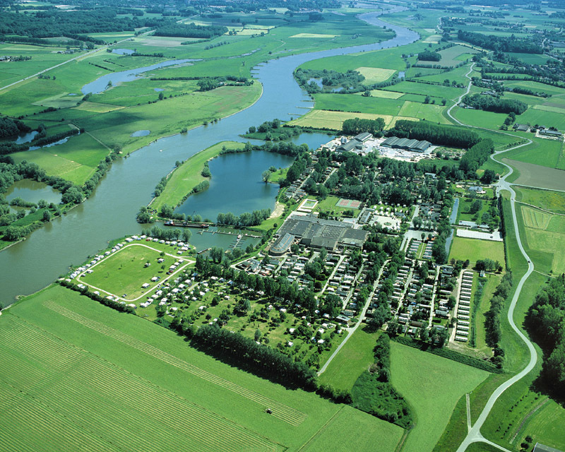 Vakantiehuisje aan het water (4p)