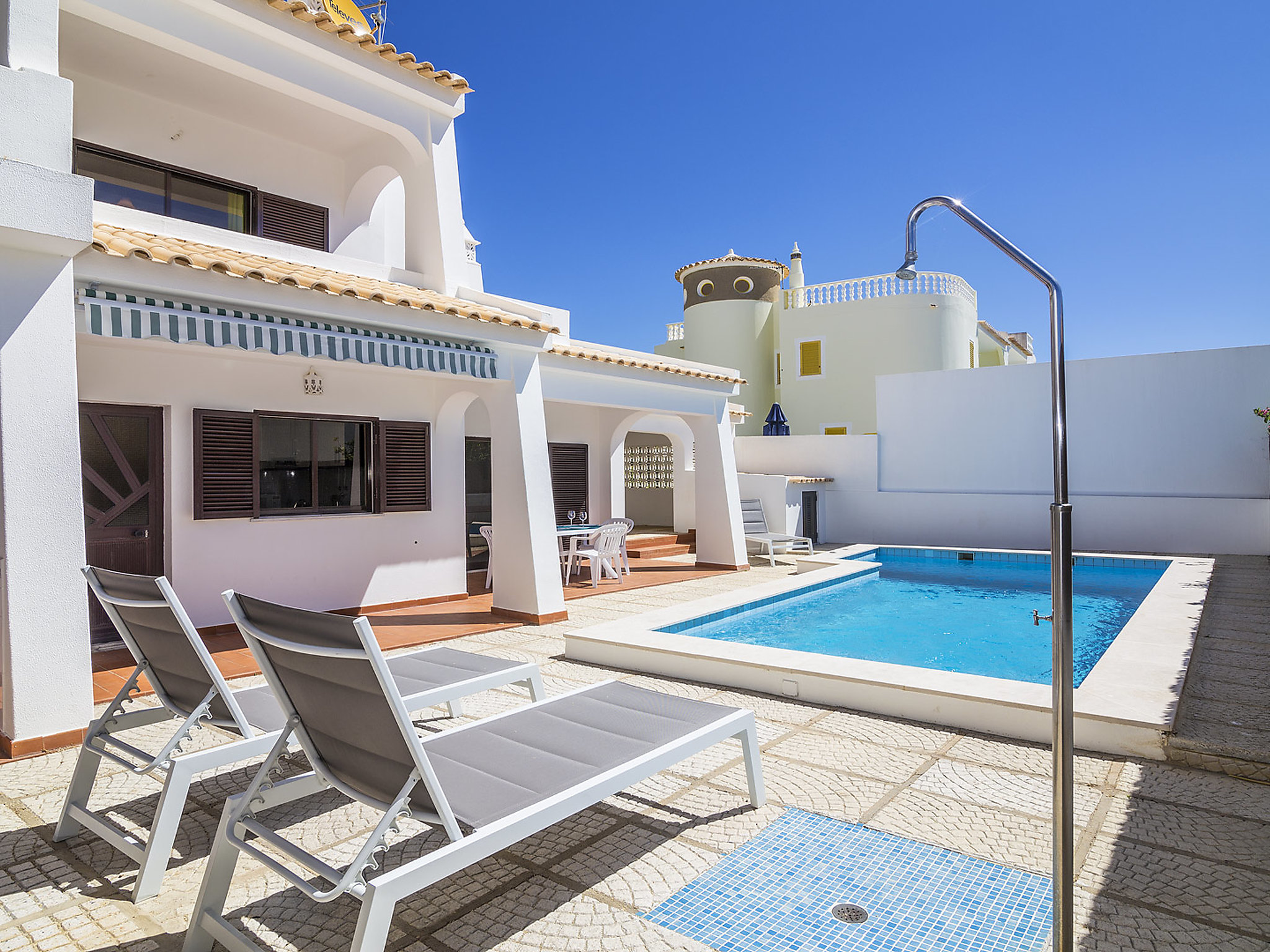 Logement de vacances indépendant avec piscine extérieure