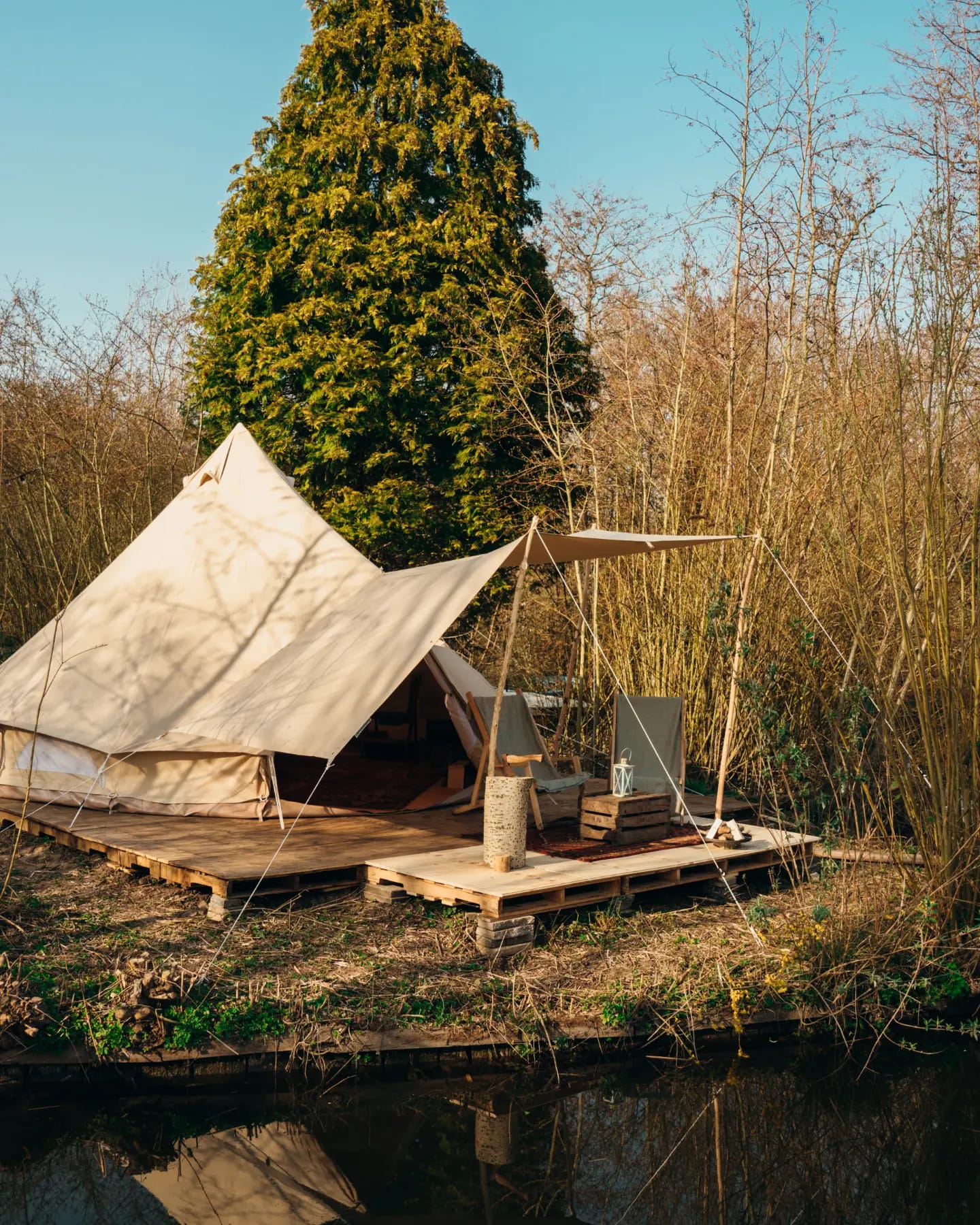 Tipi am Wasser mit u.a. Yoga-Workshops