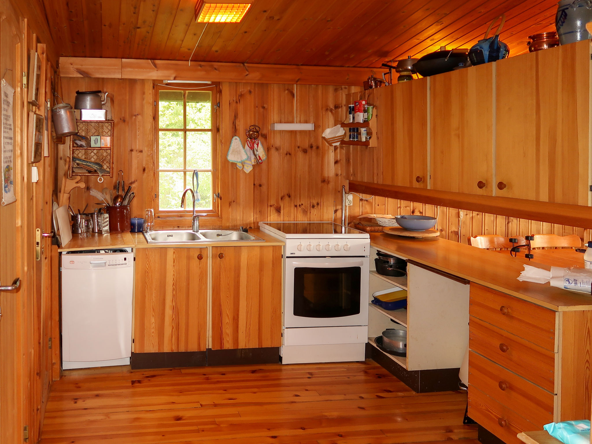 Logement de vacances en bois avec vue sur la mer à Jondal