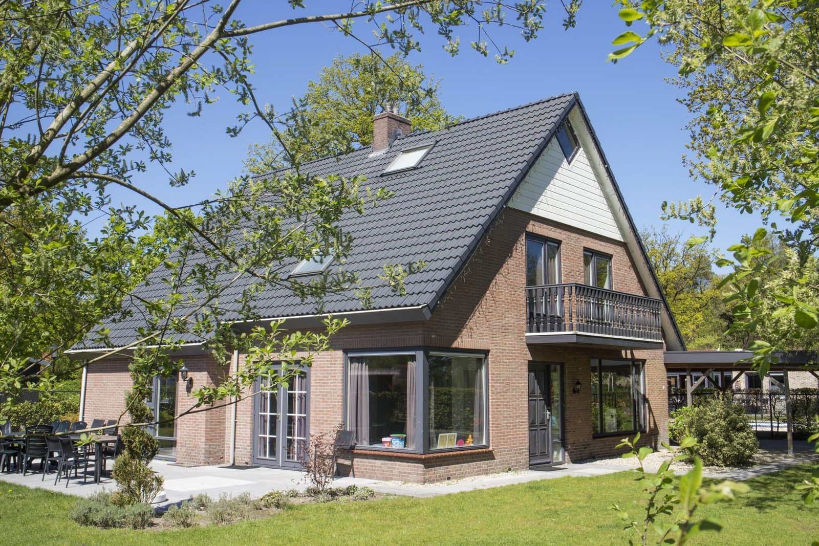Group accommodation (up to 23p) on nice park