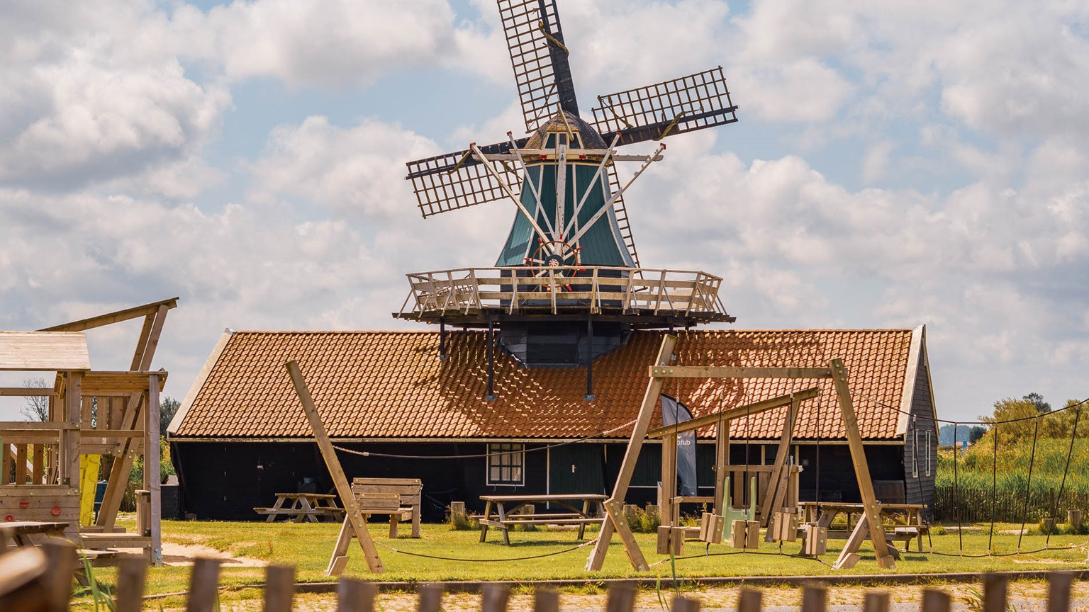 Tente glamping 8 places au bord de l'eau