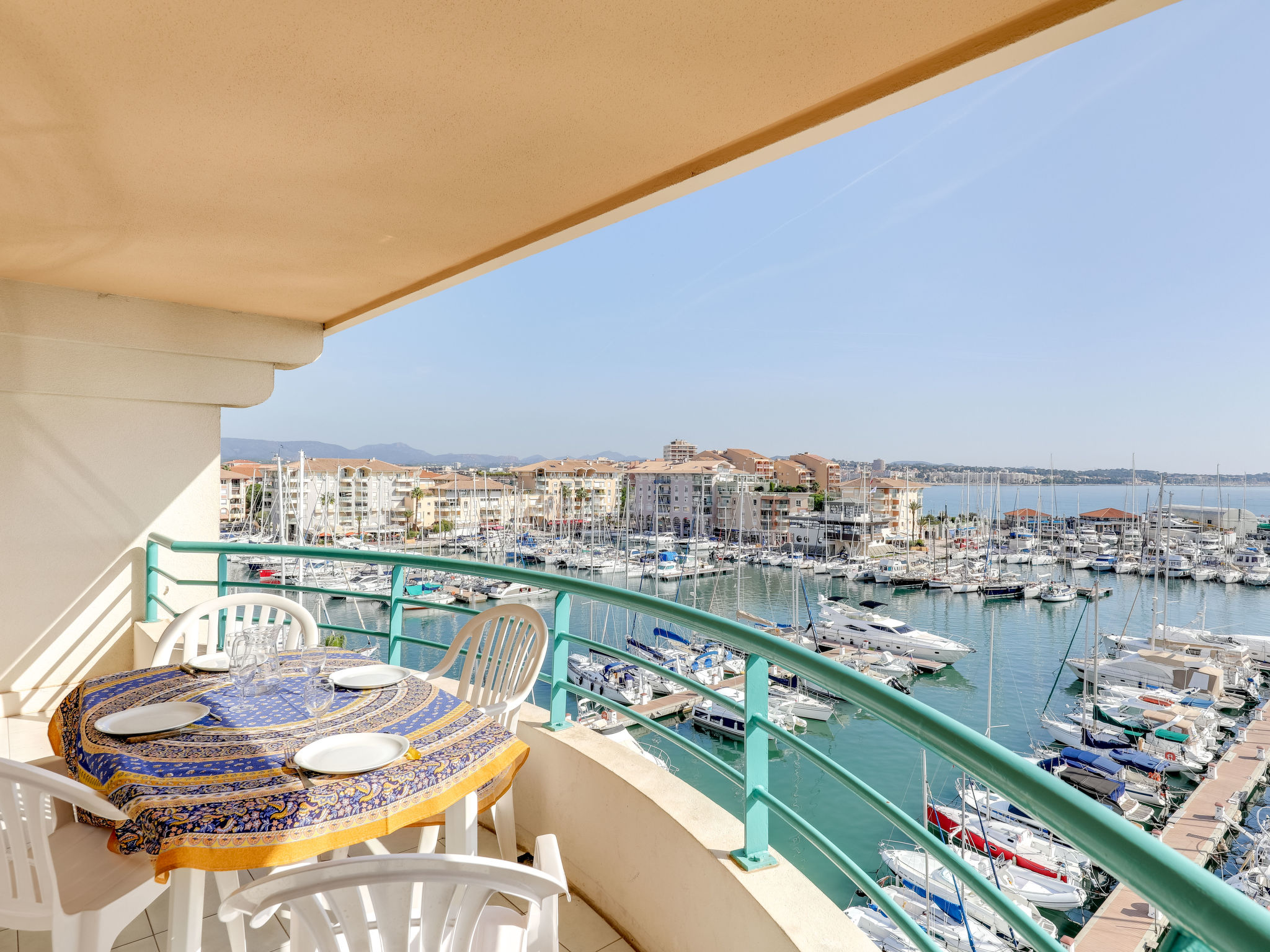  4-person apartment in the port of Fréjus