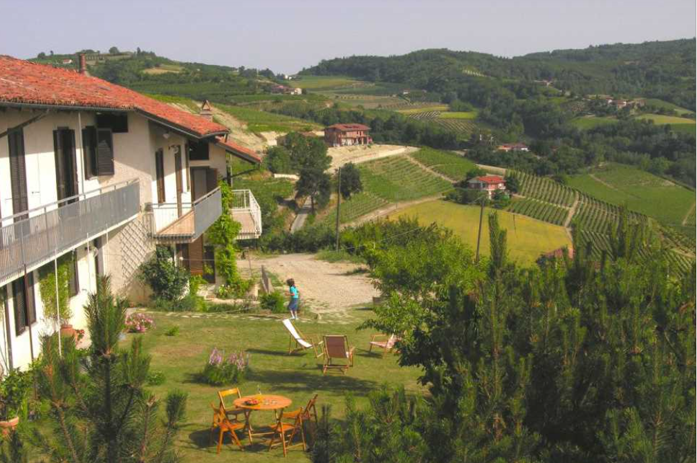 Holiday home with a view of vineyards
