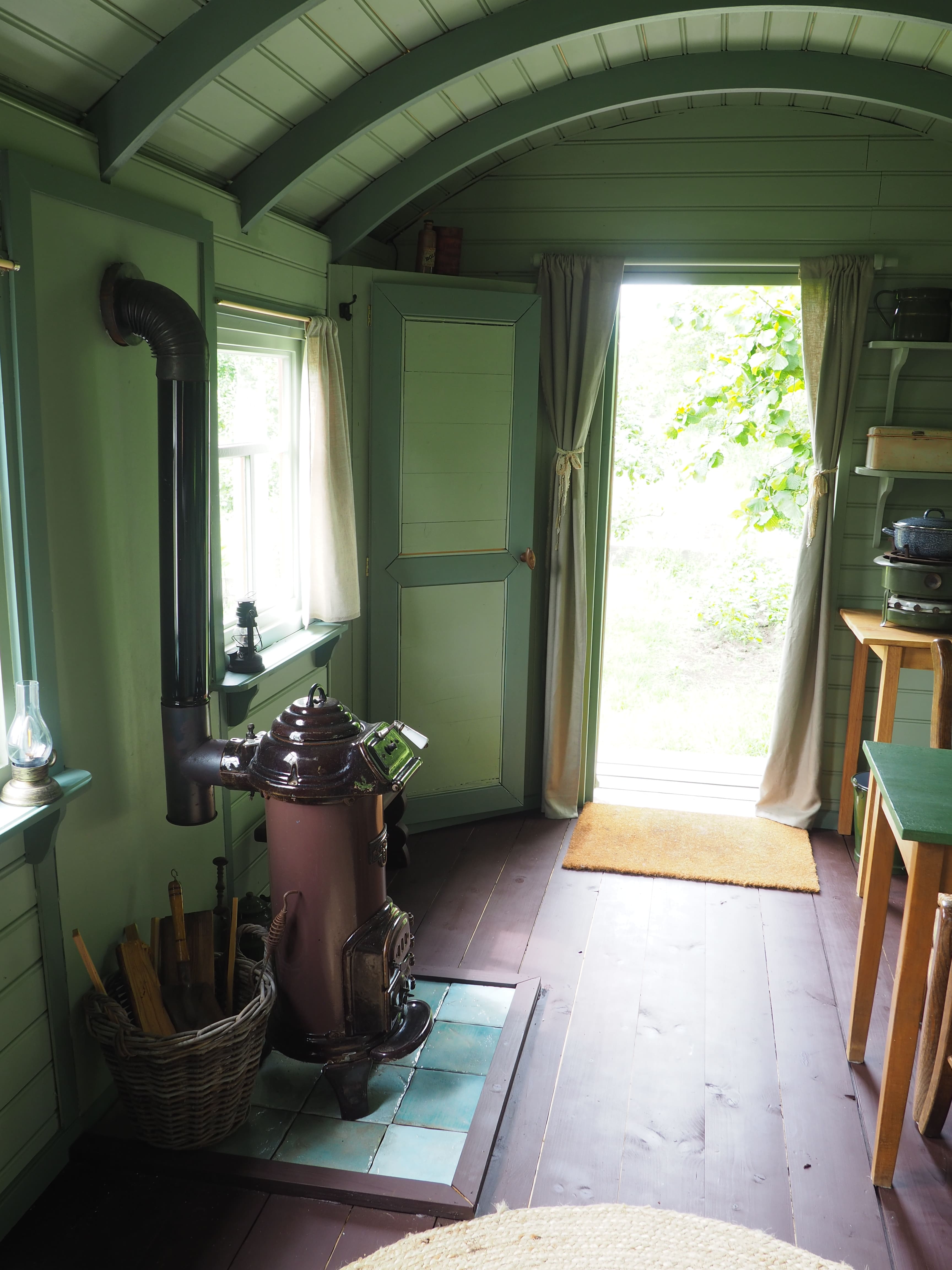 Woonwagen in jaren '30 stijl met hottub