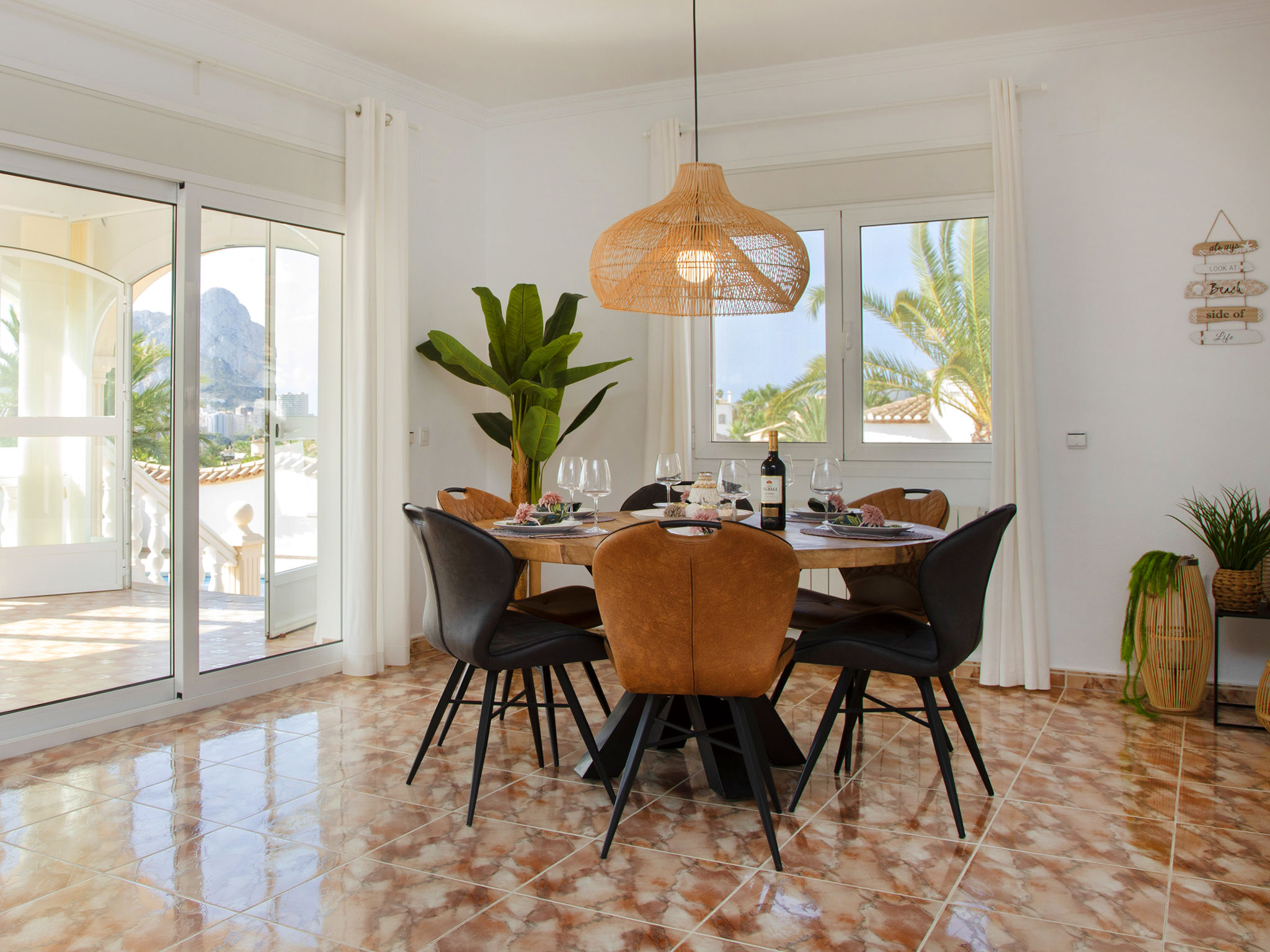 Holiday home for 10 on the Spanish coast