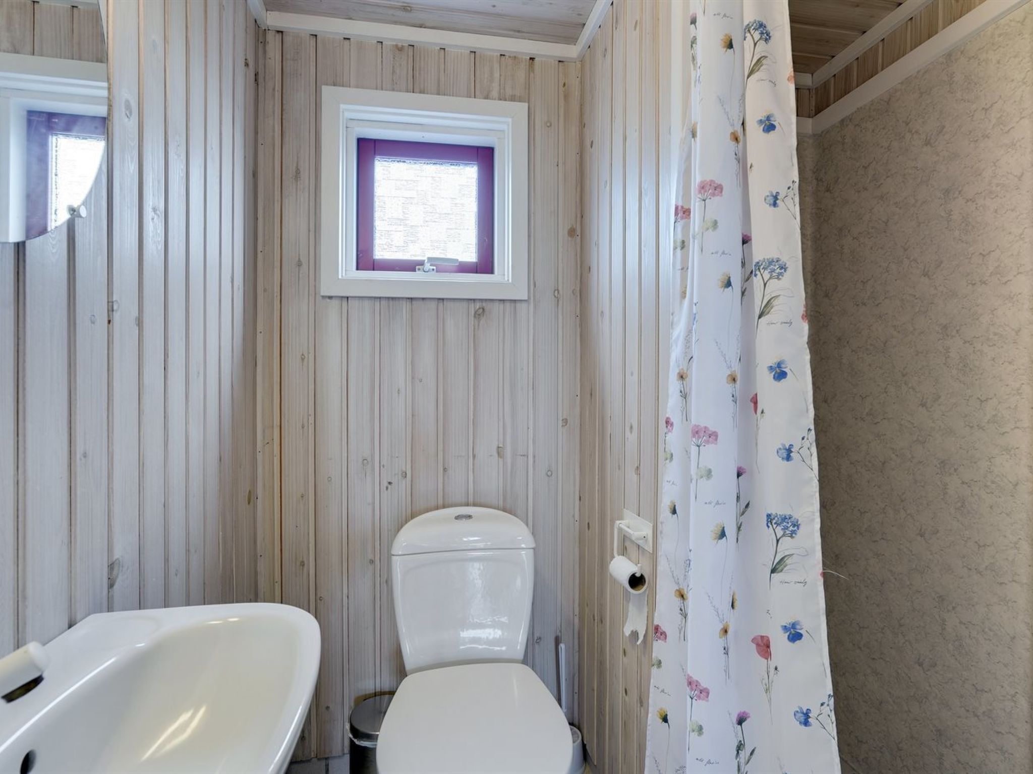 Holiday home with privacy and sauna