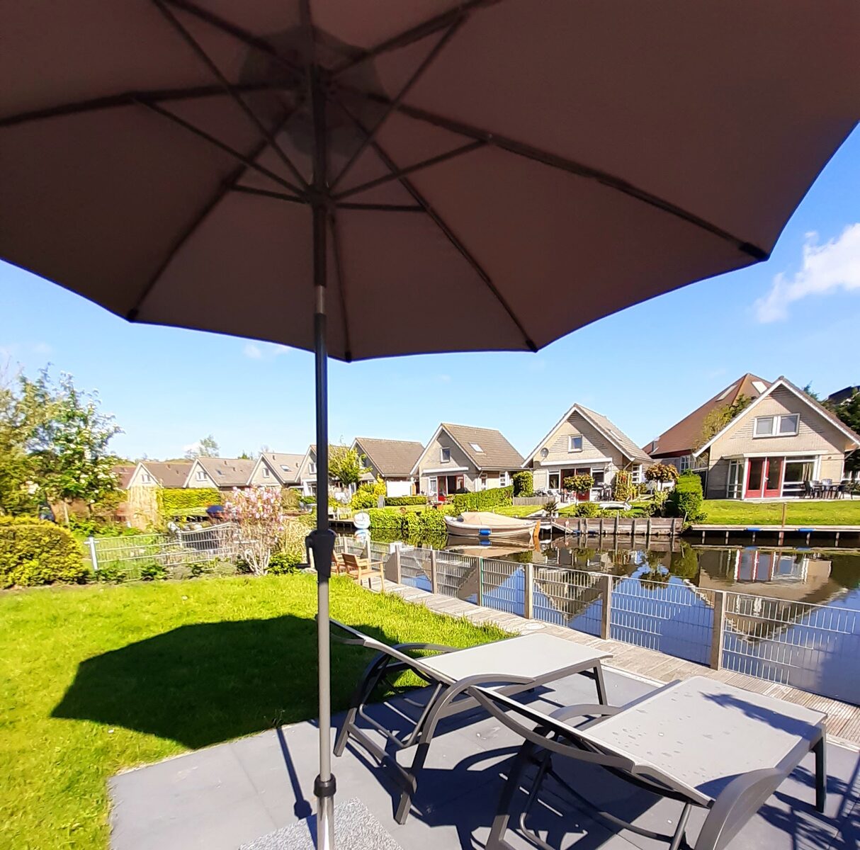 Waterfront holiday home with infrared sauna