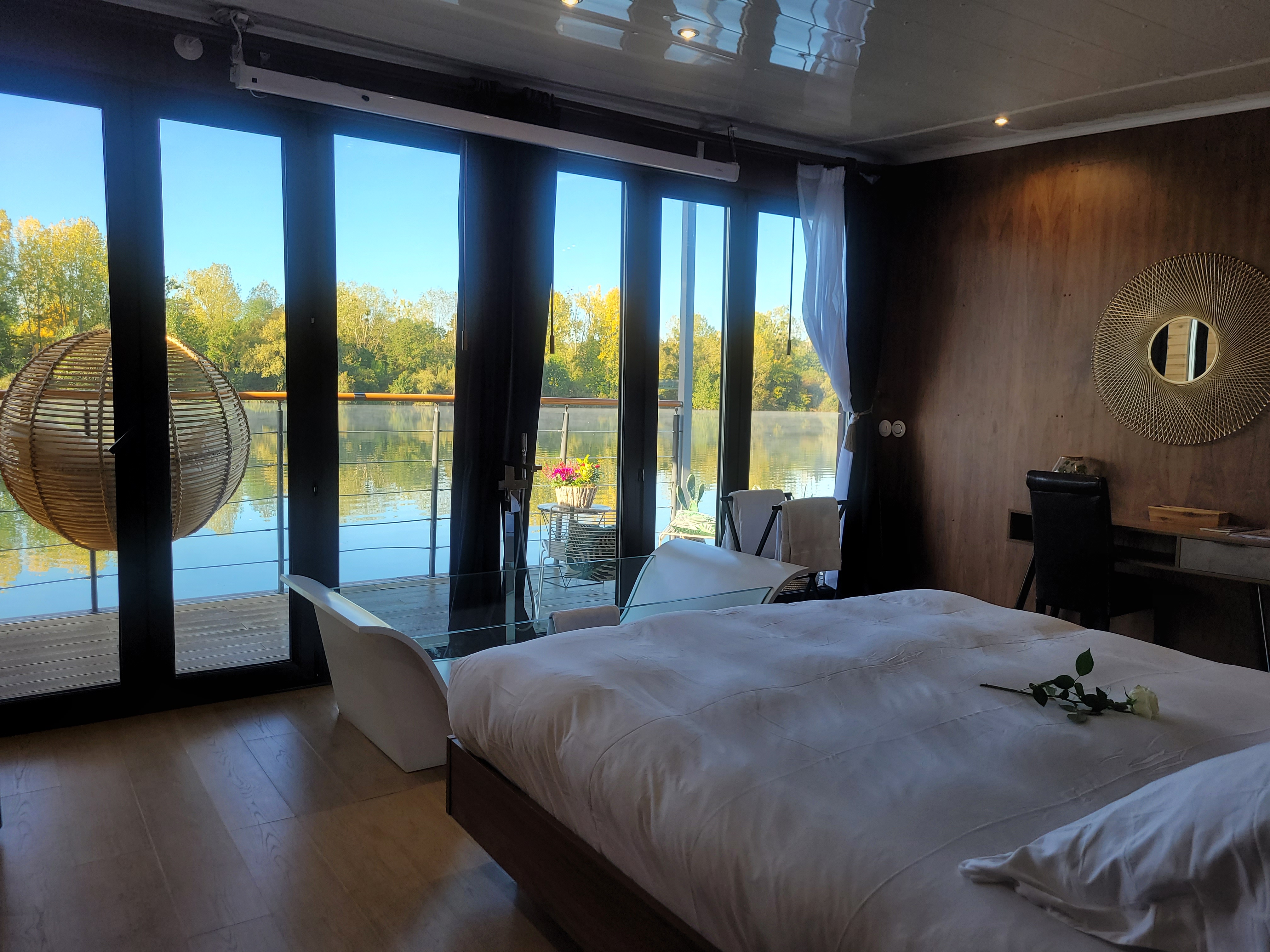 Romantic overnight stay on the waterfront