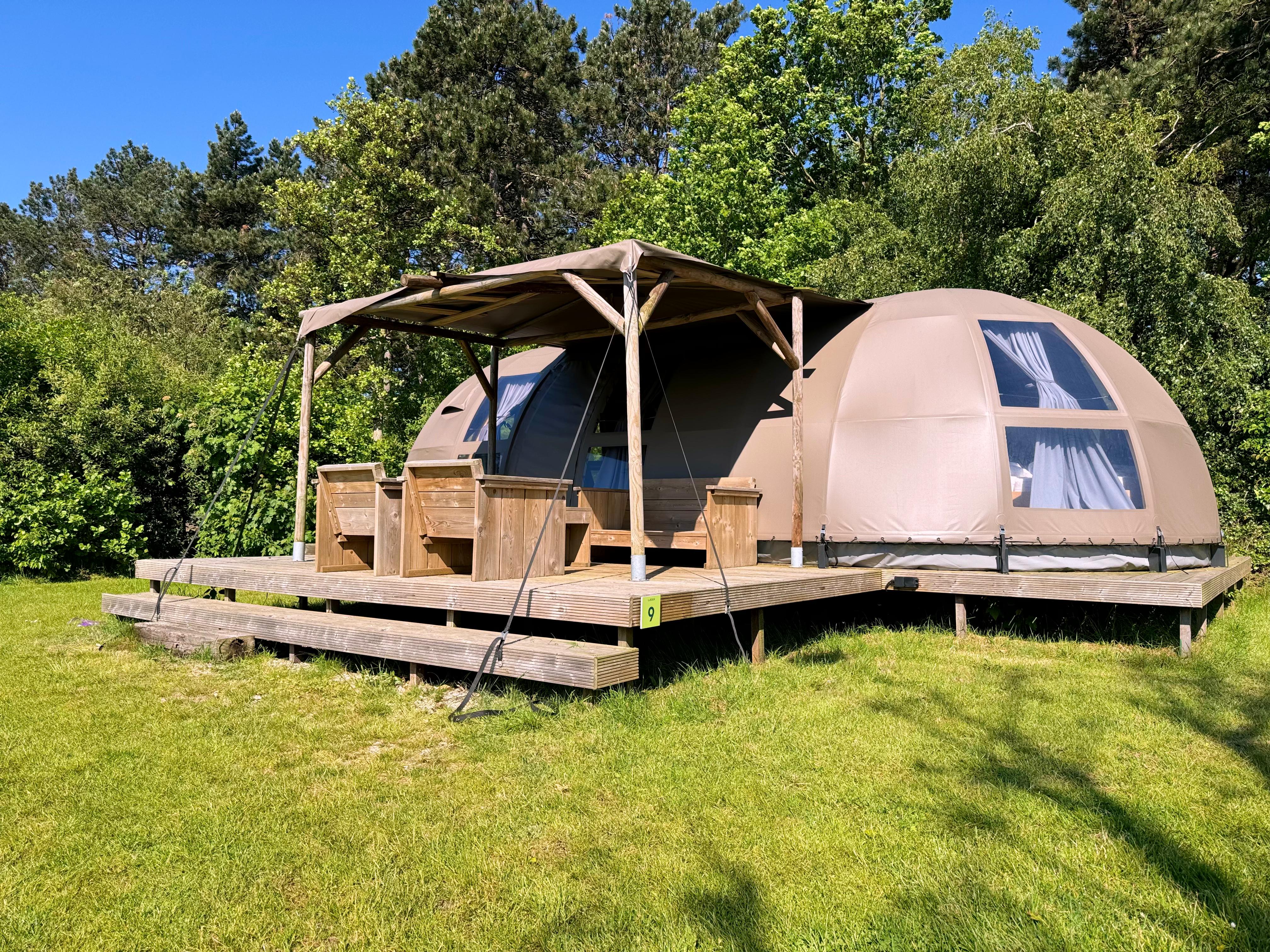 Luxus-Panoramazelt für 4 Personen am Meer