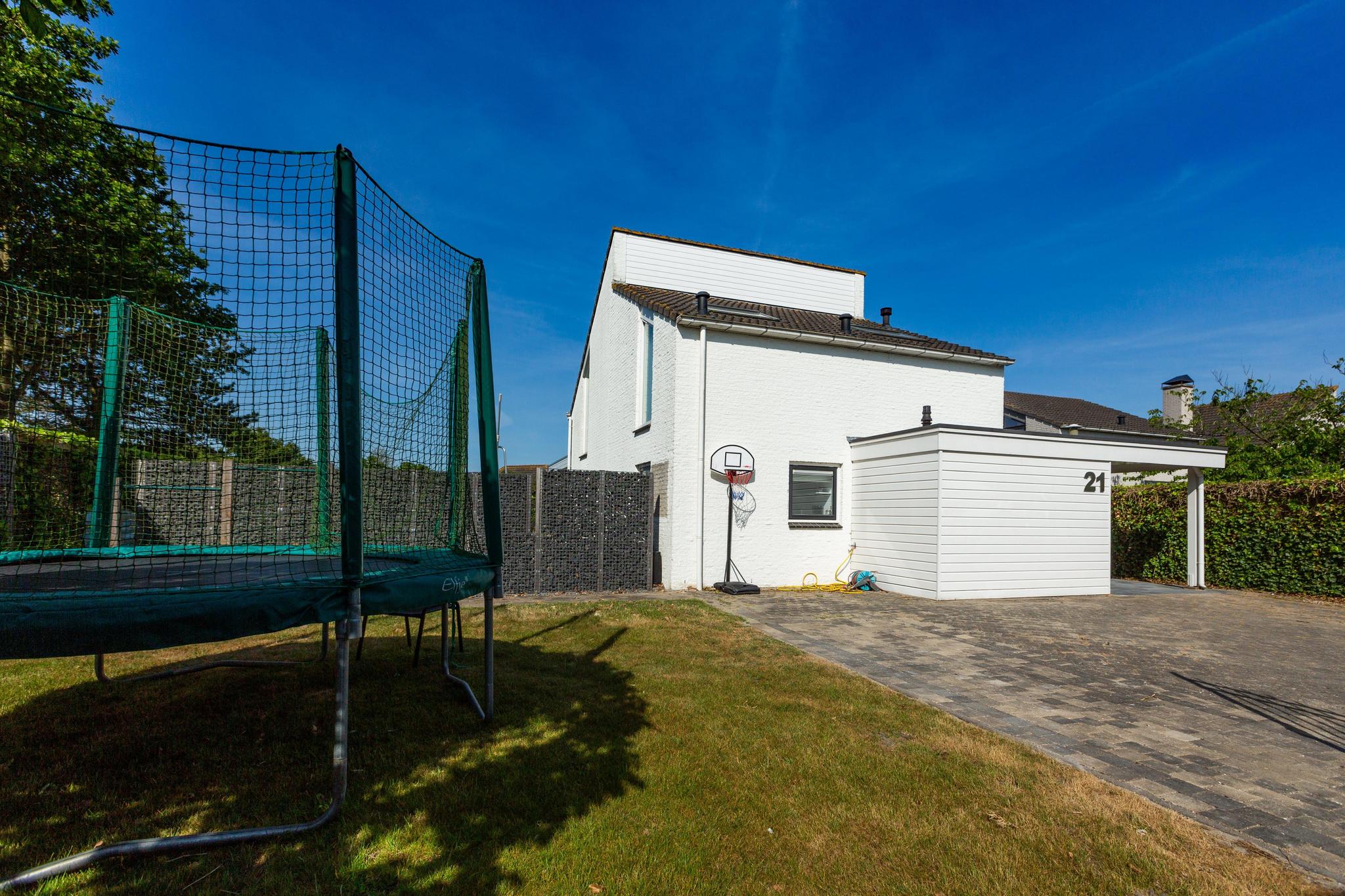 Villa with private pool close to the sea