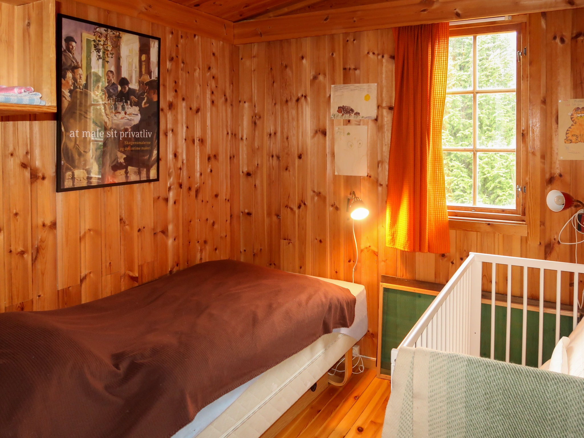 Logement de vacances en bois avec vue sur la mer à Jondal