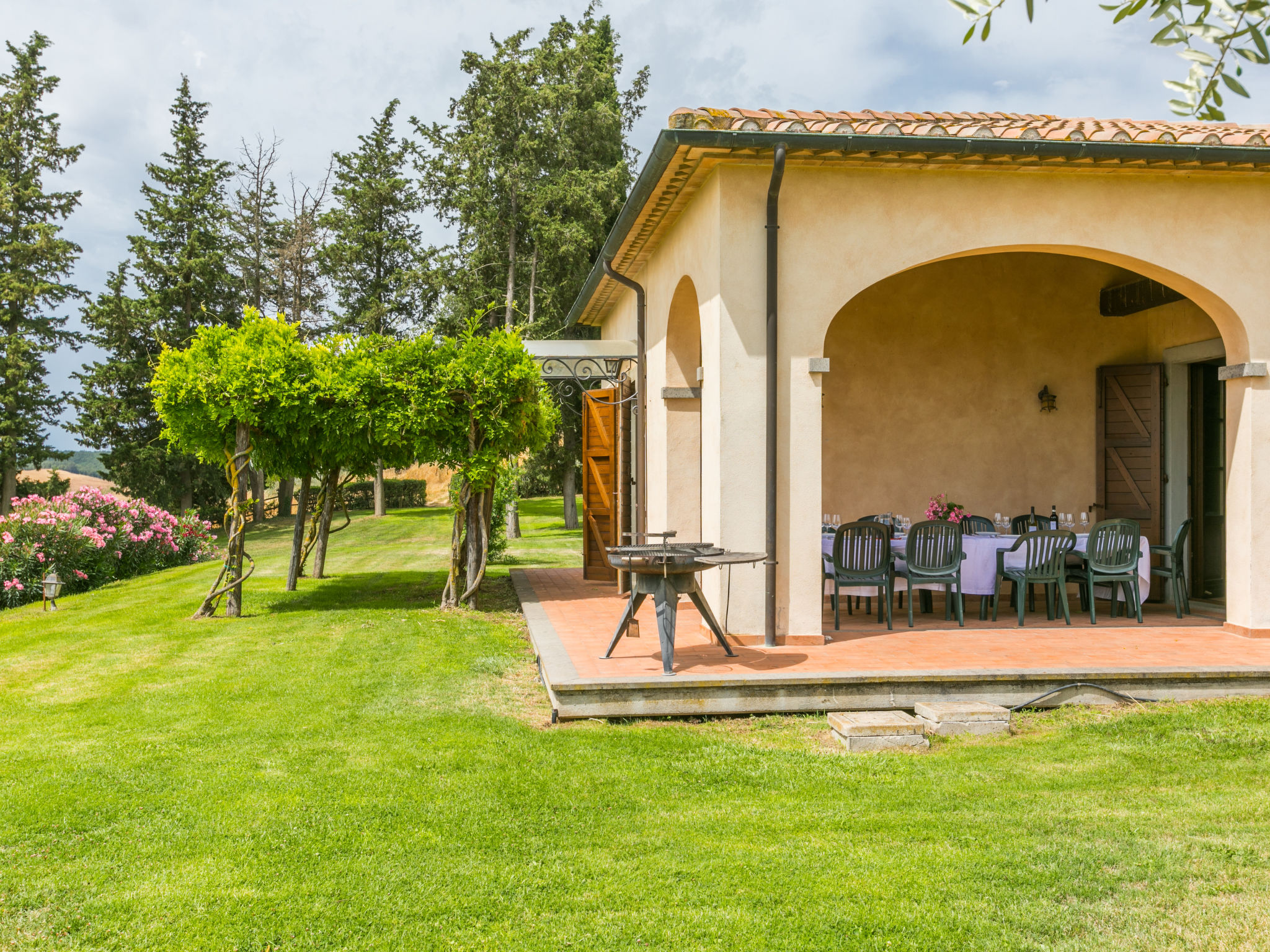 Villa met open haard en tuin