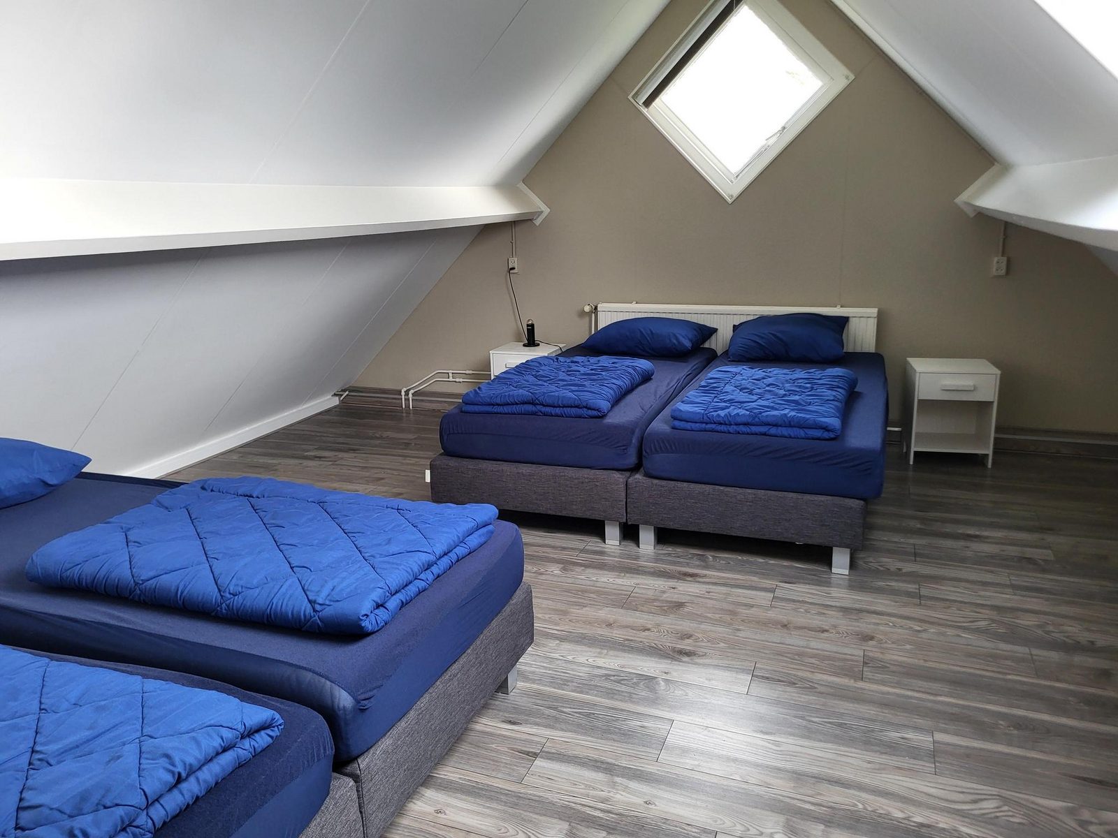 Group accommodation (up to 23p) on nice park