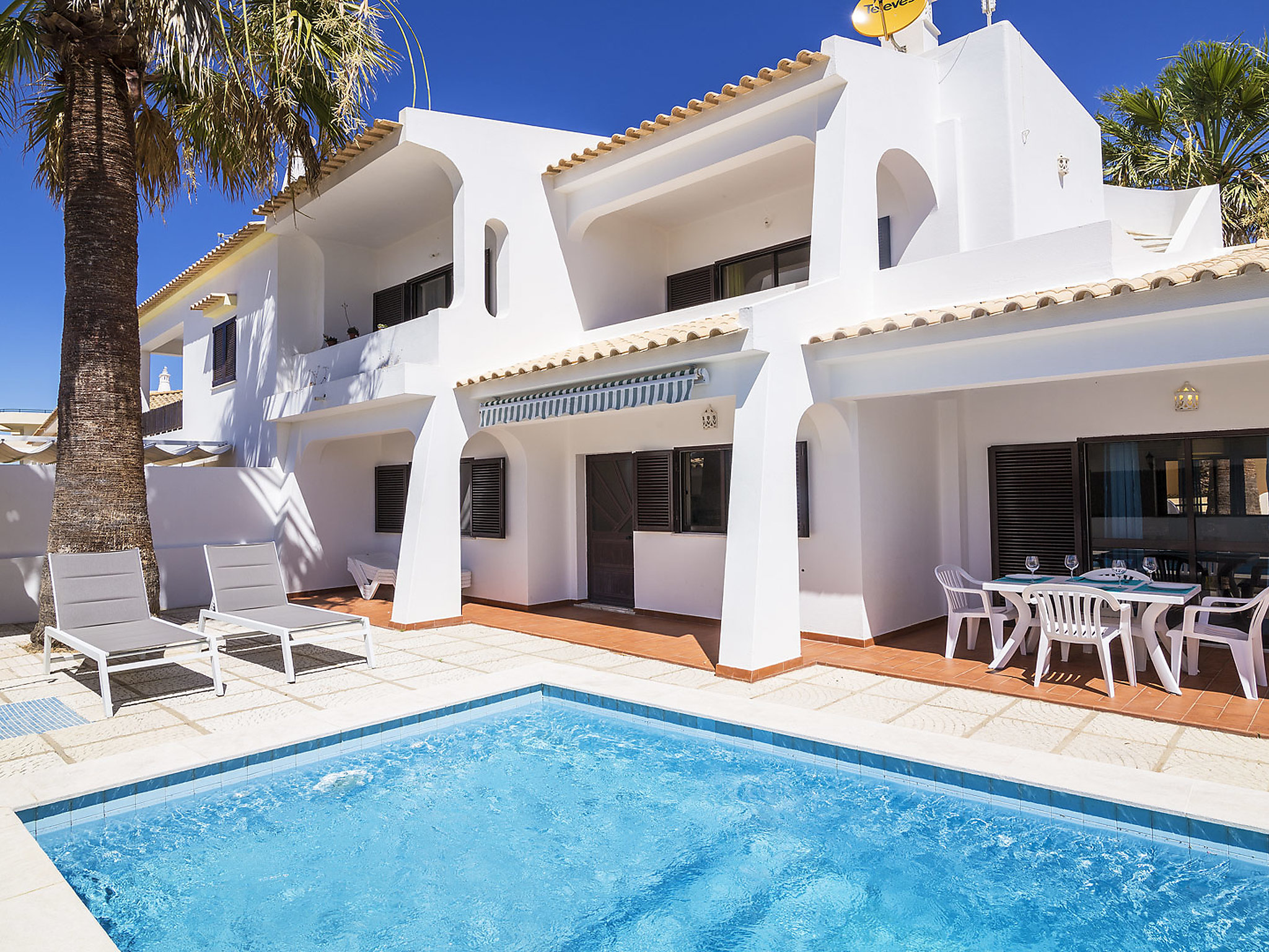 Logement de vacances indépendant avec piscine extérieure