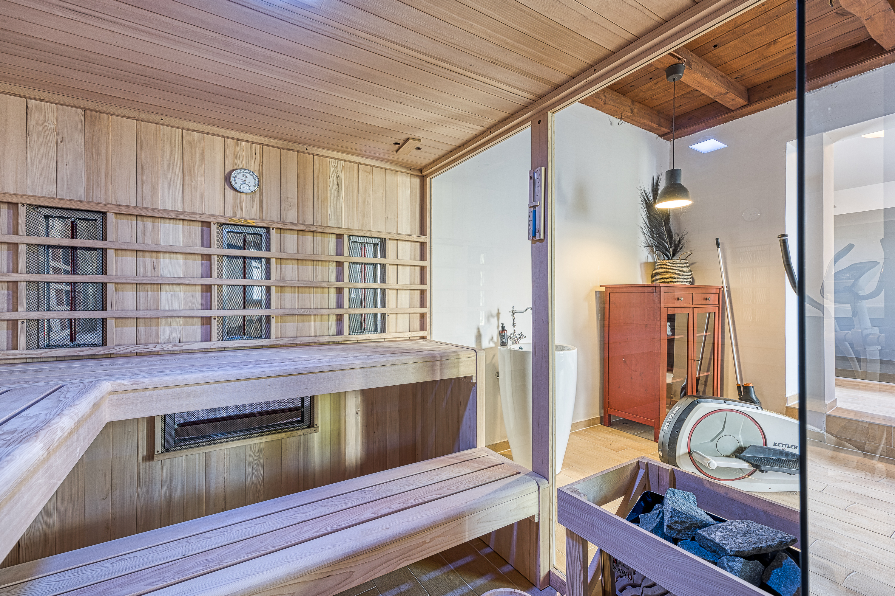Grand logement de vacances avec sauna et bain à remous privés