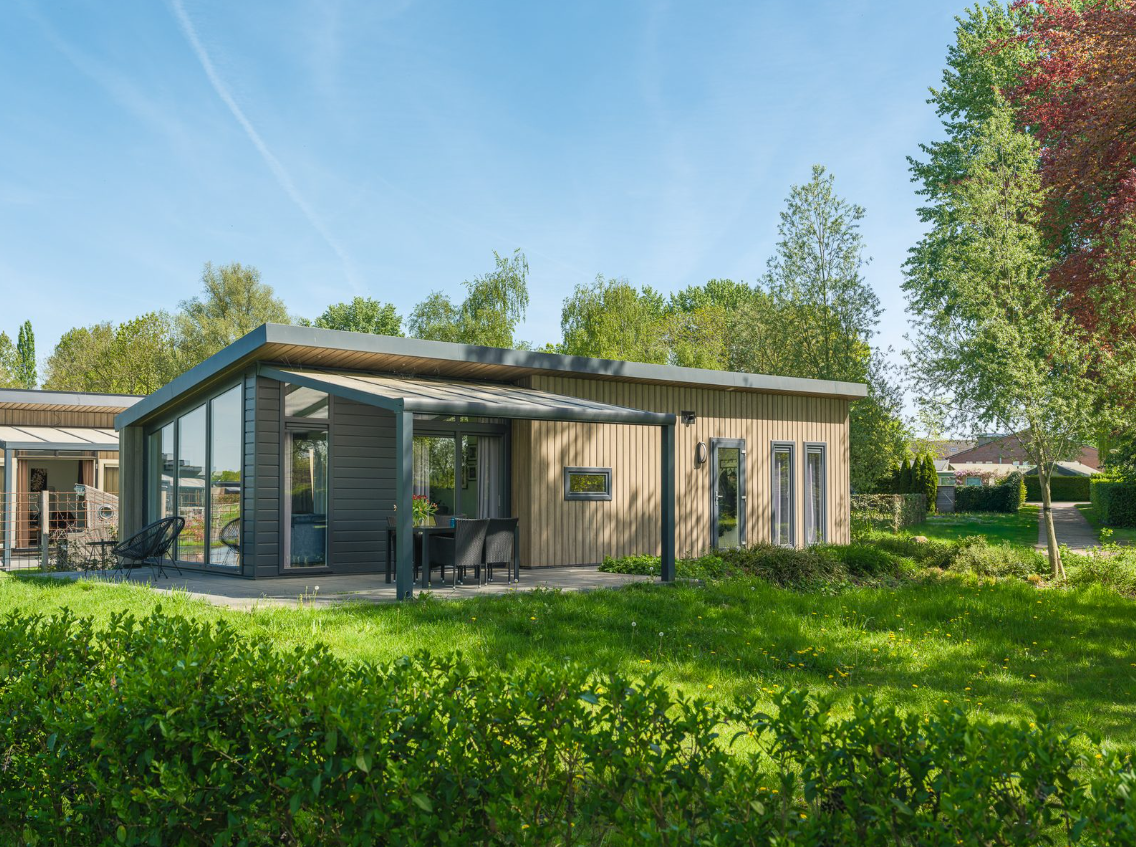 Vakantiehuisje aan het water (4p)