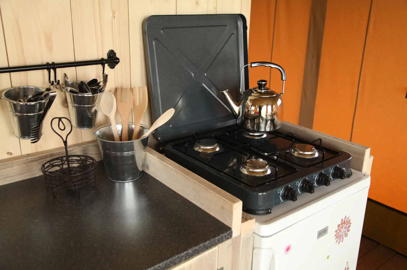 Tente glamping spacieuse (4p) au bord de l'eau