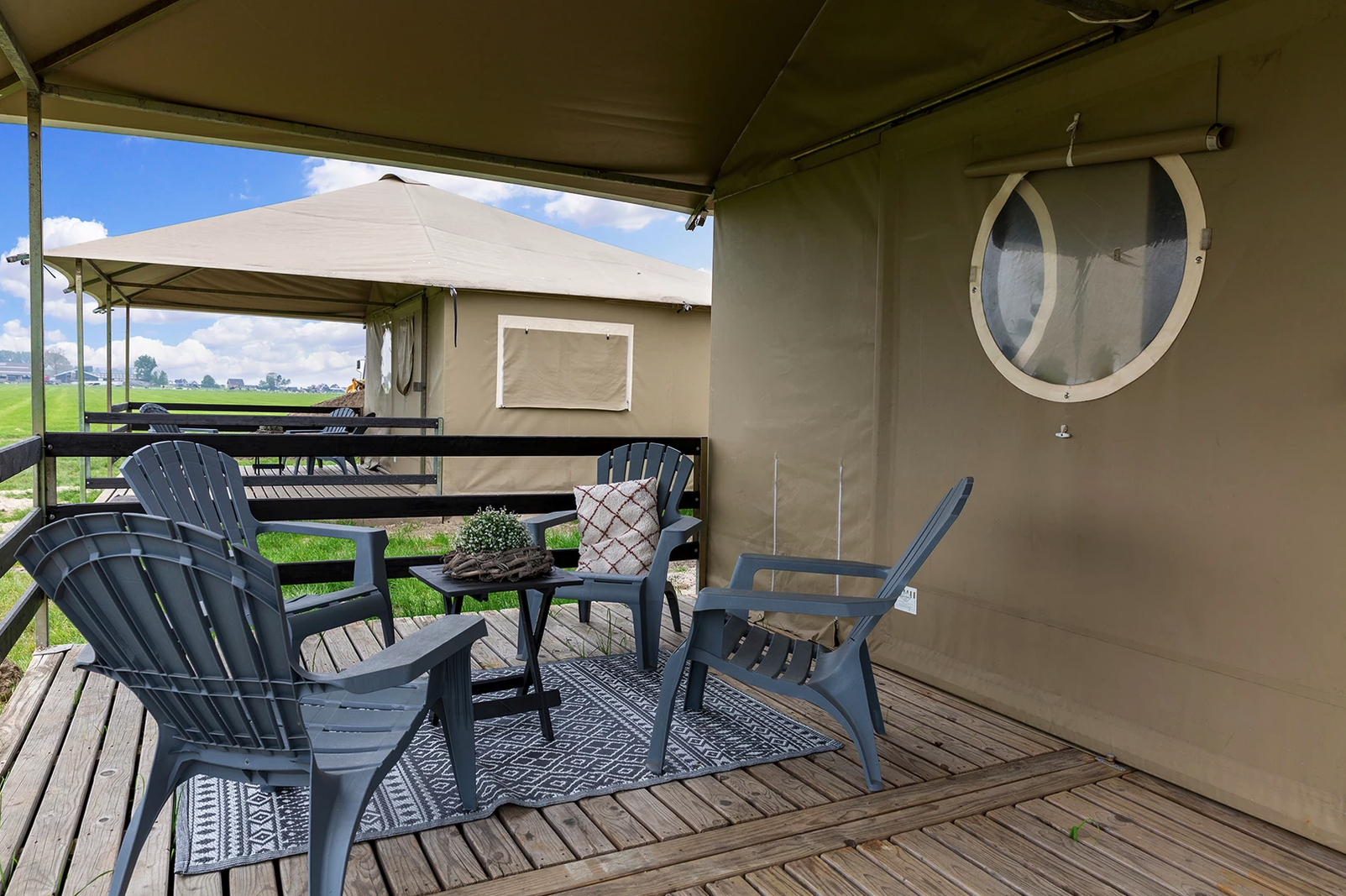 Luxe glamping lodge (4p) op boerencamping