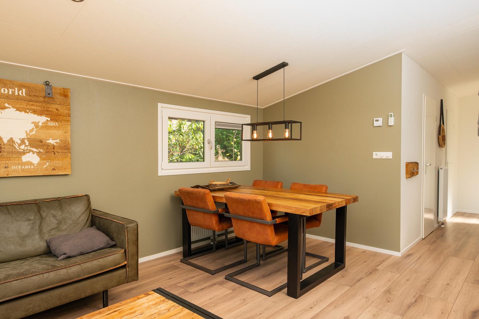 5-person lodge in wooded area