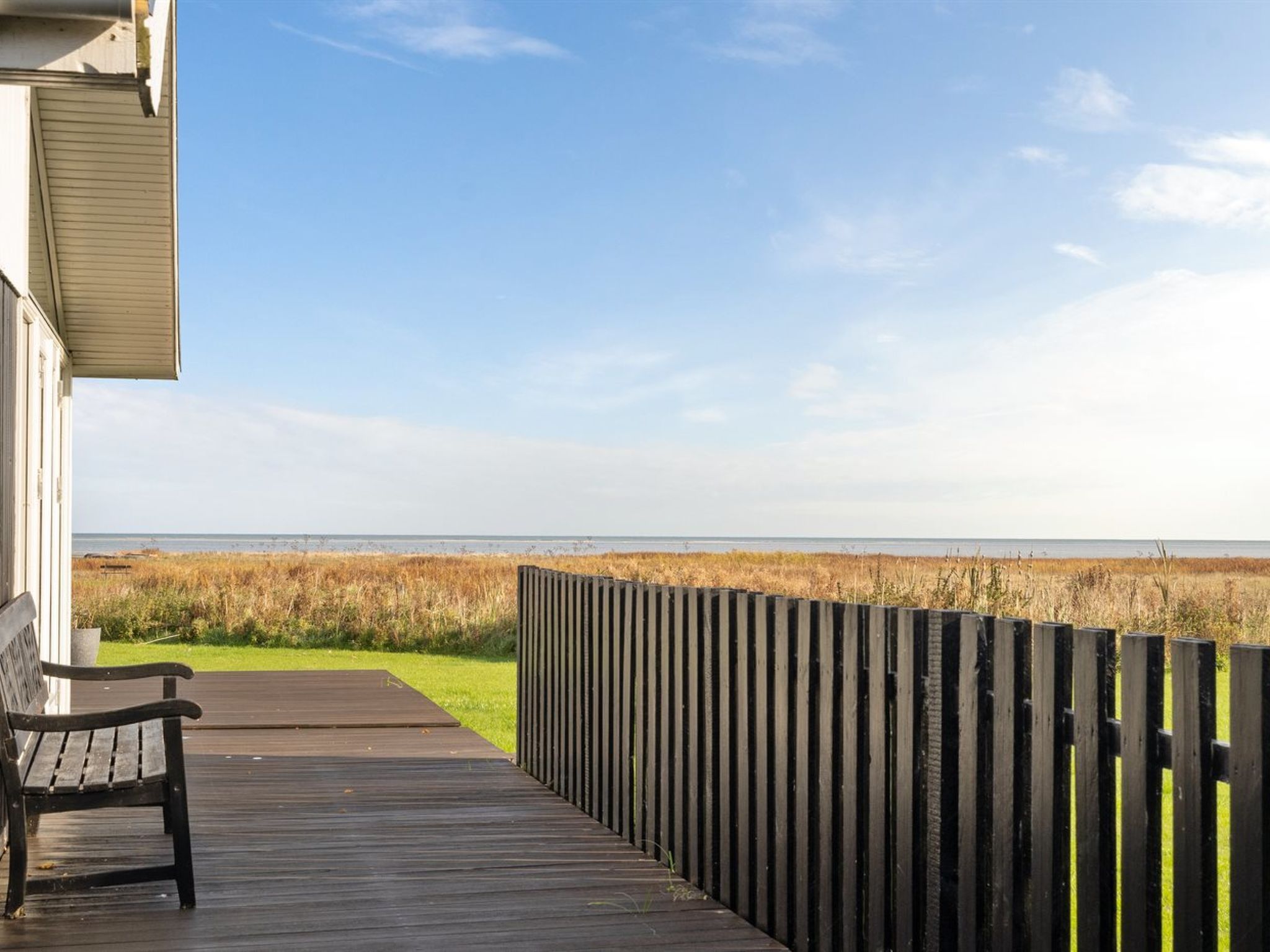 Abgelegenes Ferienhaus mit Blick auf das Meer