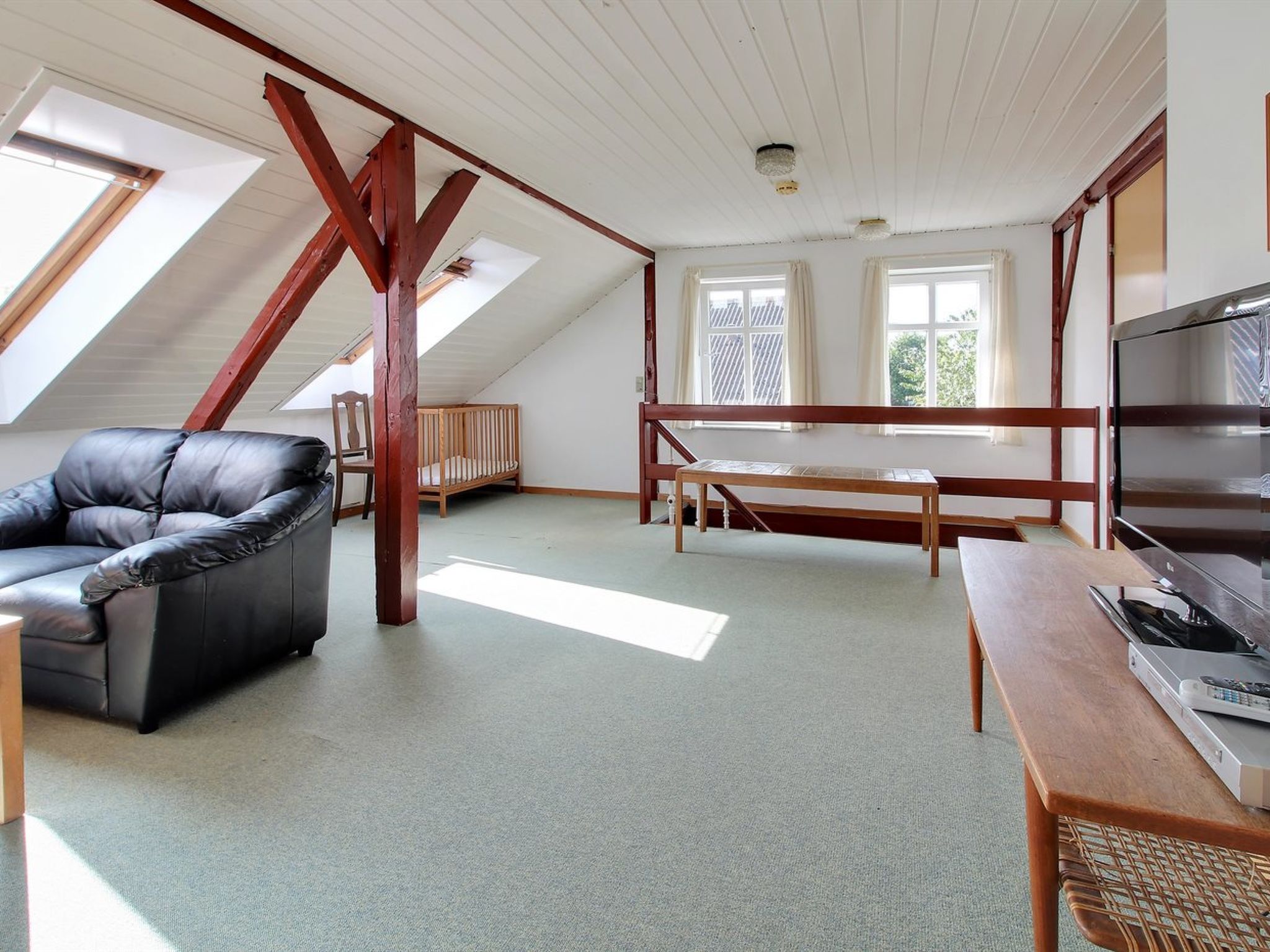 Eccentric vacation home with lots of space