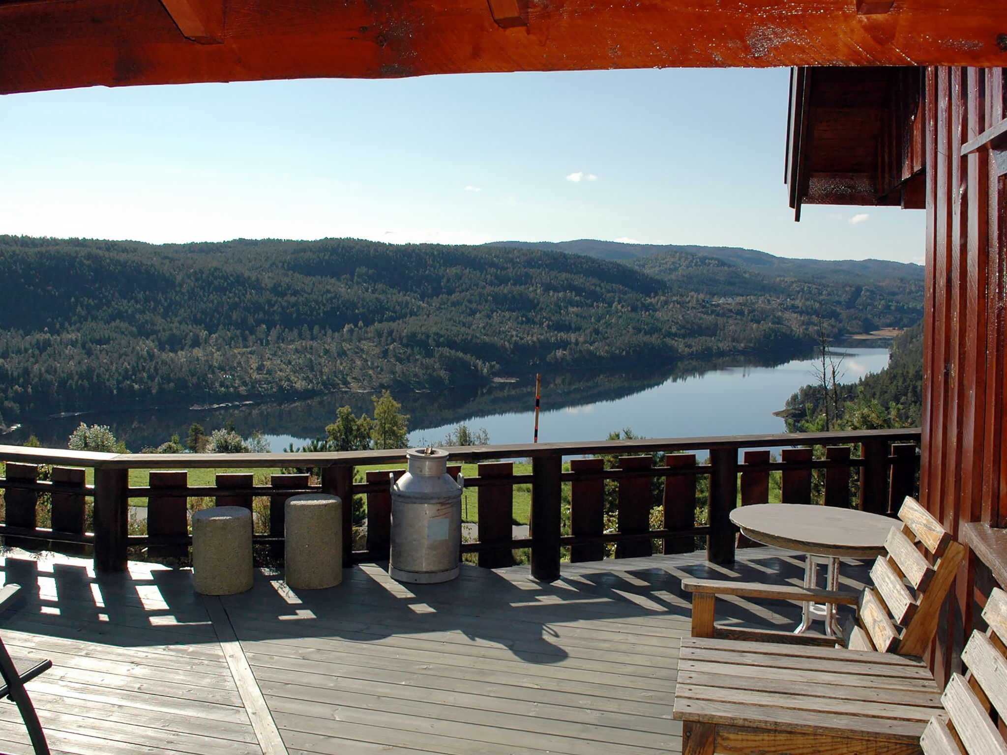 Lake view holiday home