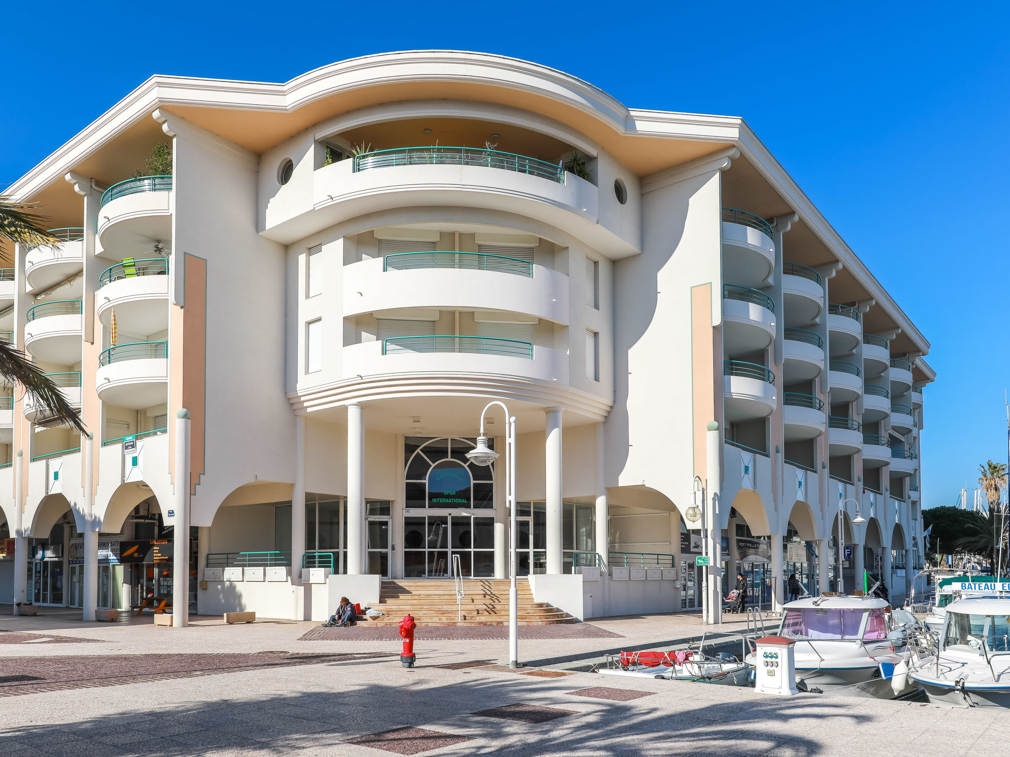  4-person apartment in the port of Fréjus