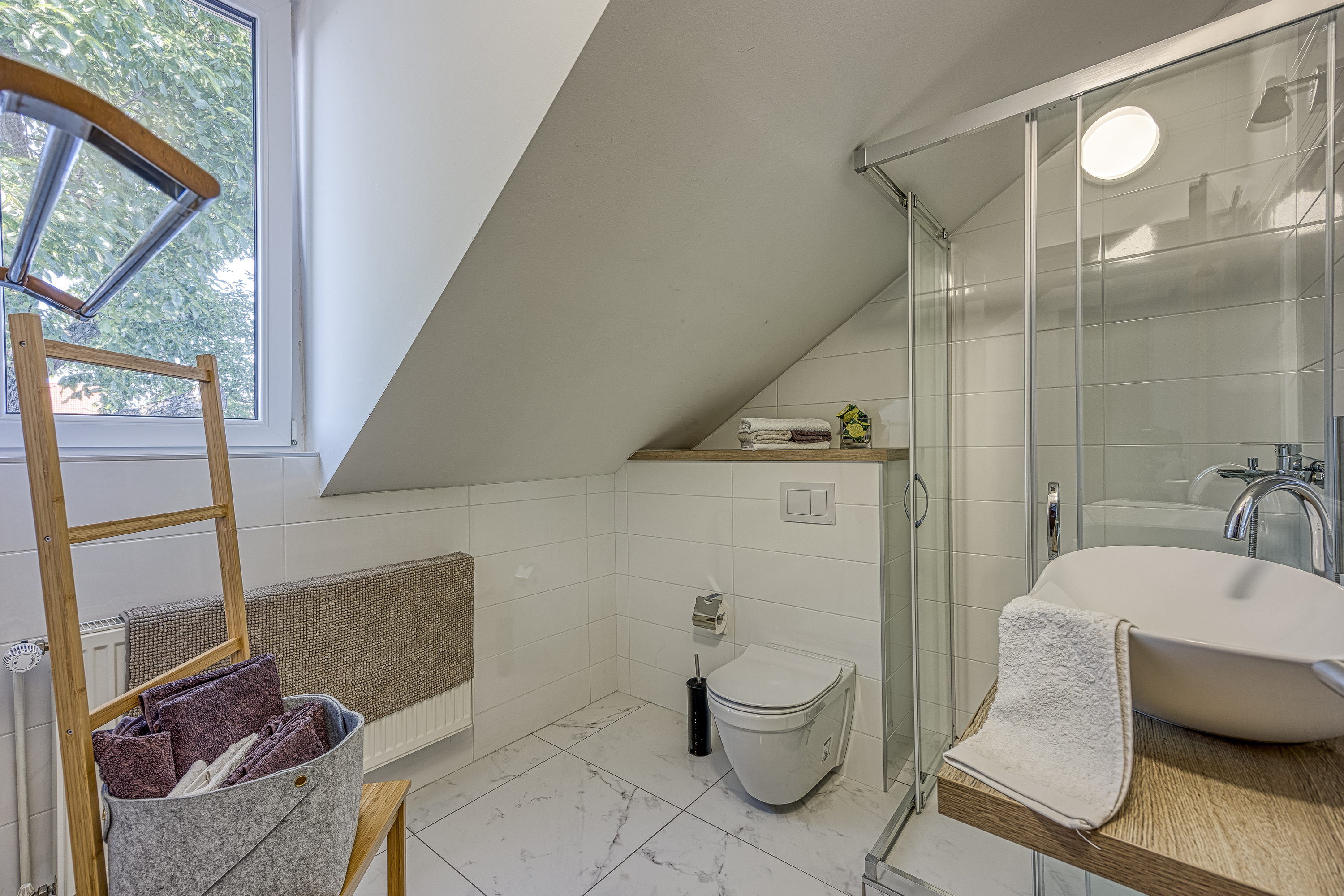 Grand logement de vacances avec sauna et bain à remous privés
