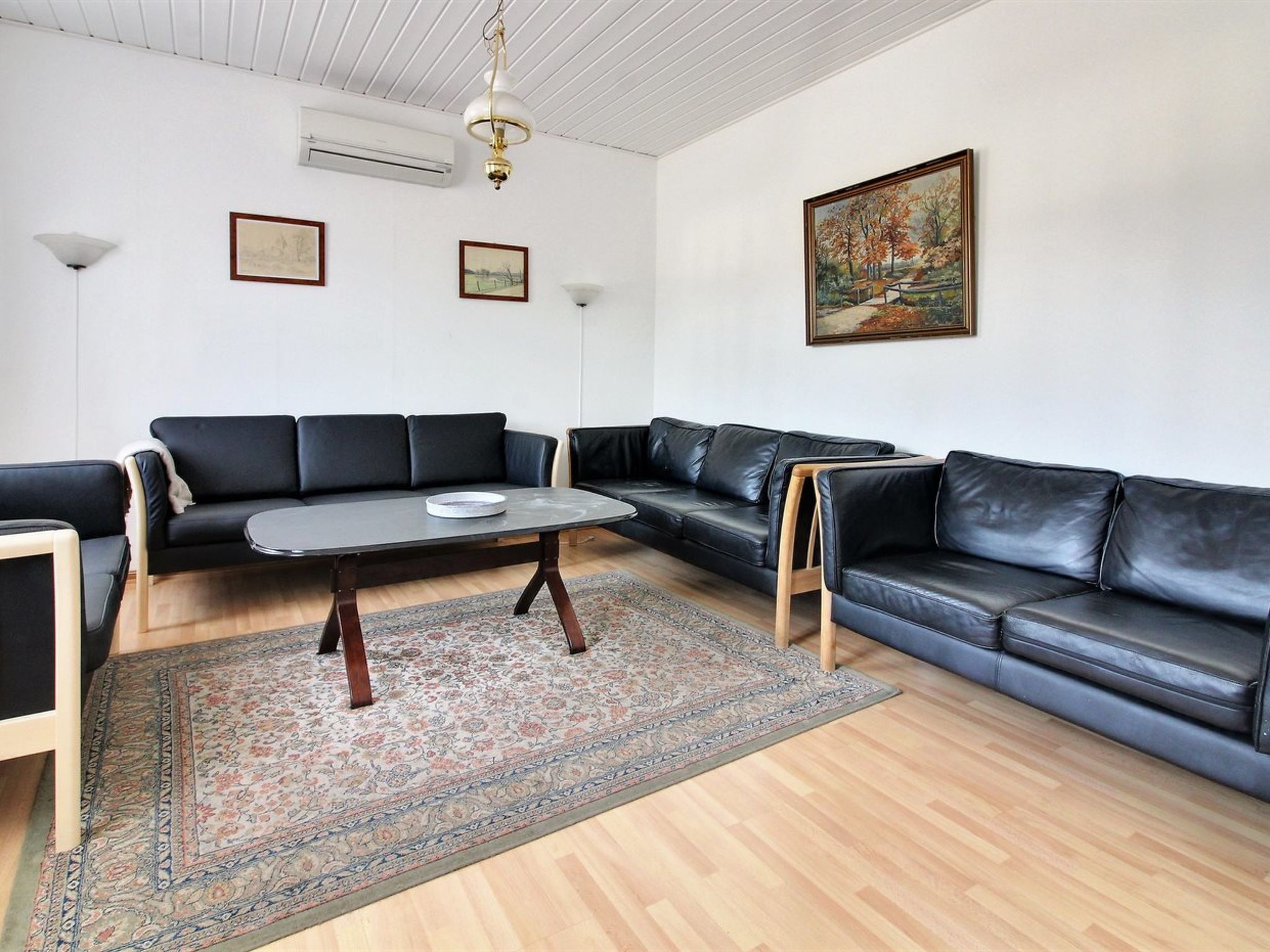 Eccentric vacation home with lots of space