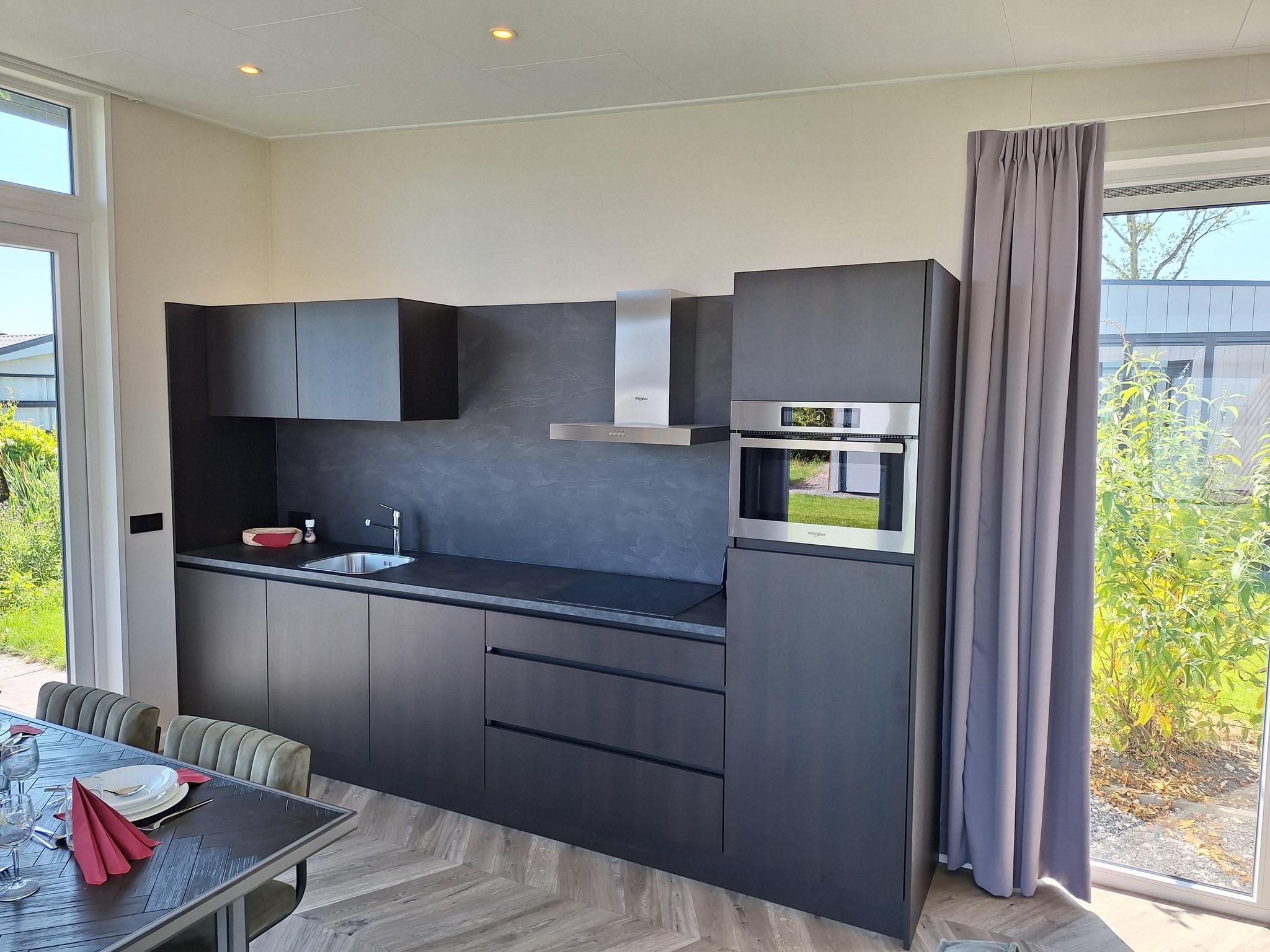 Modern chalet (4p) on park in North Holland