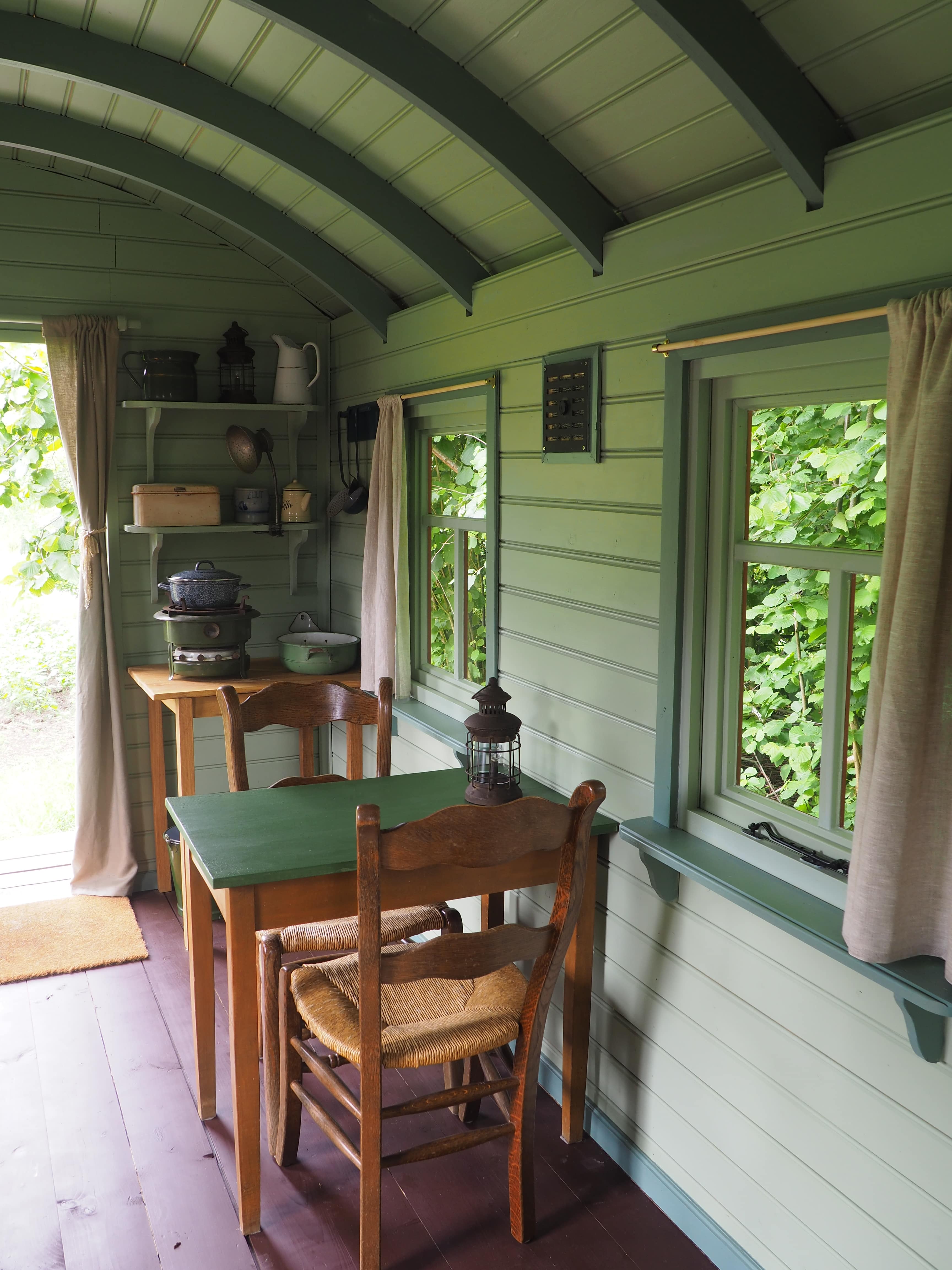 Woonwagen in jaren '30 stijl met hottub