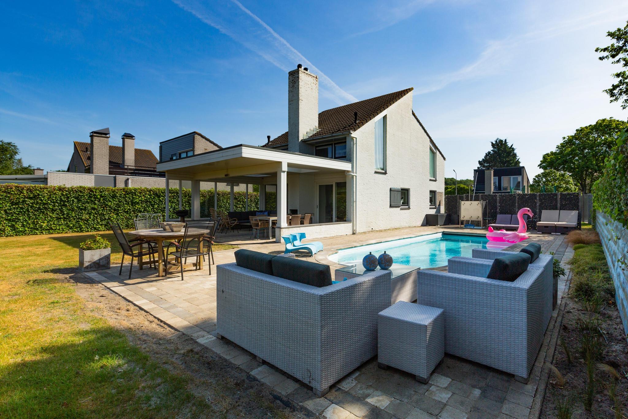 Villa with private pool close to the sea