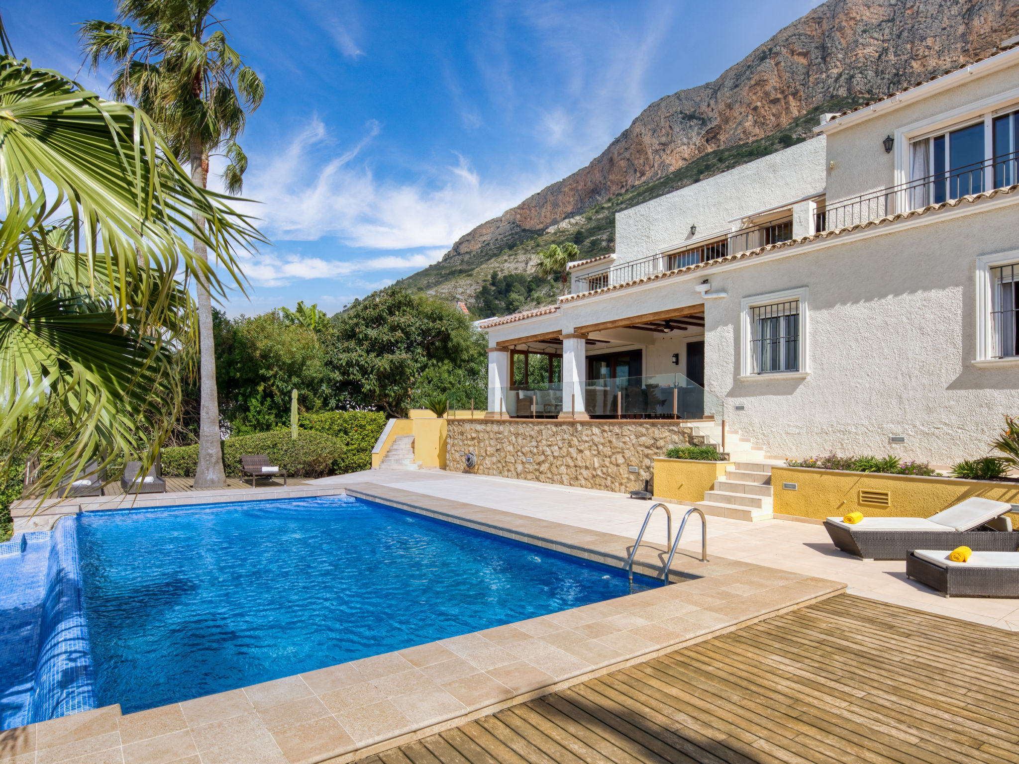 Holiday home with infinity pool