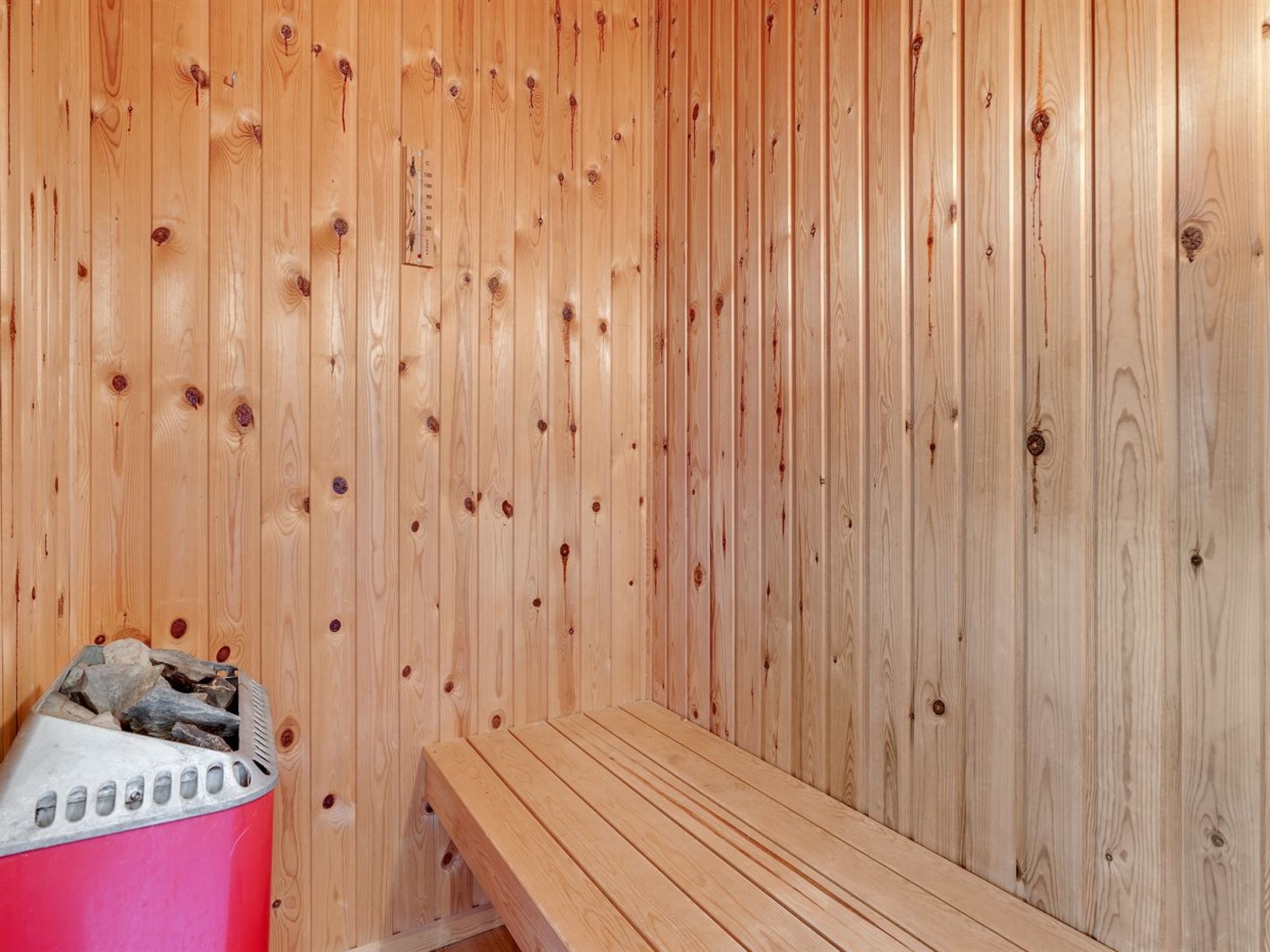 Holiday home with privacy and sauna