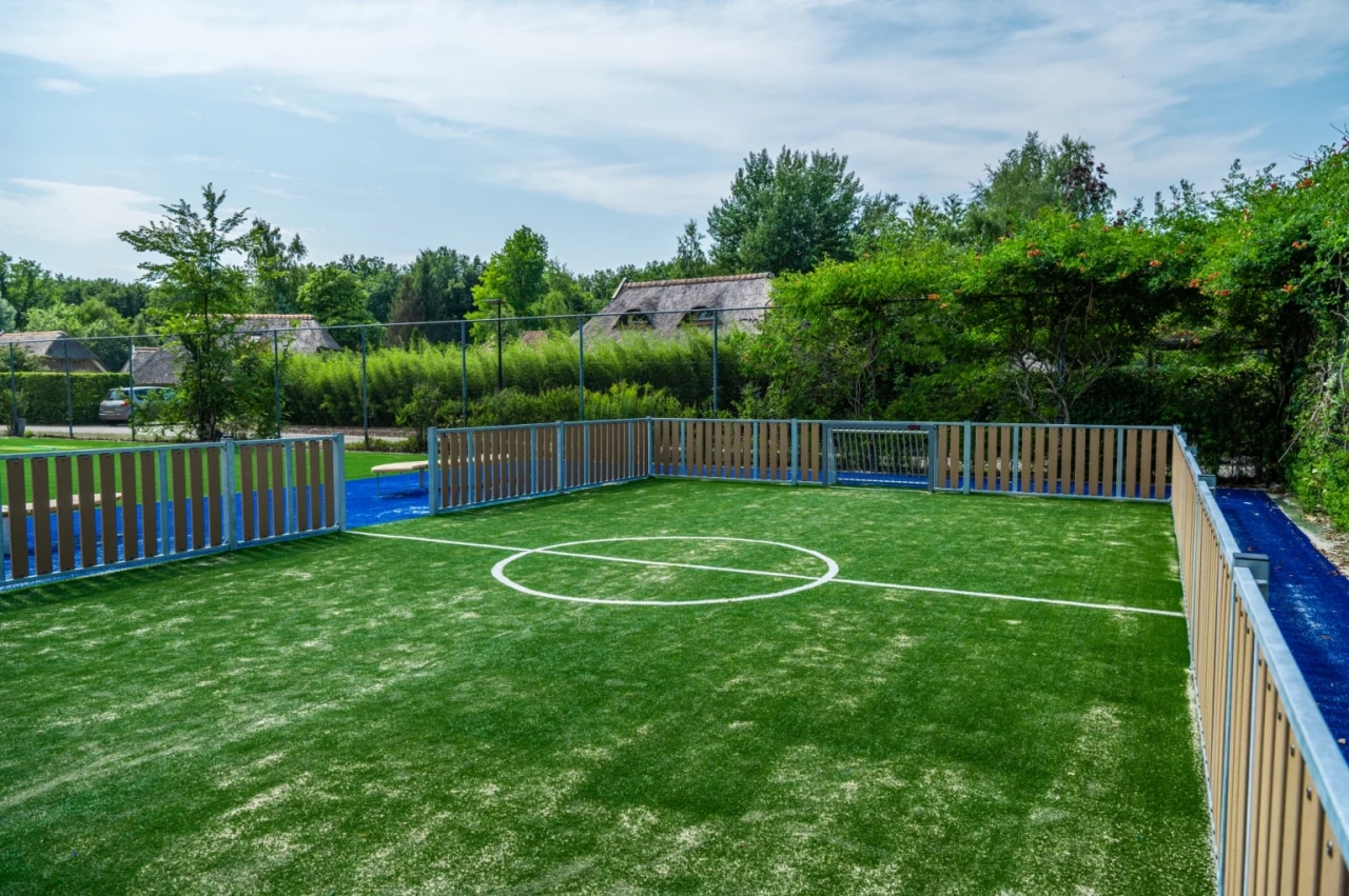 Group accommodation (up to 23p) on nice park