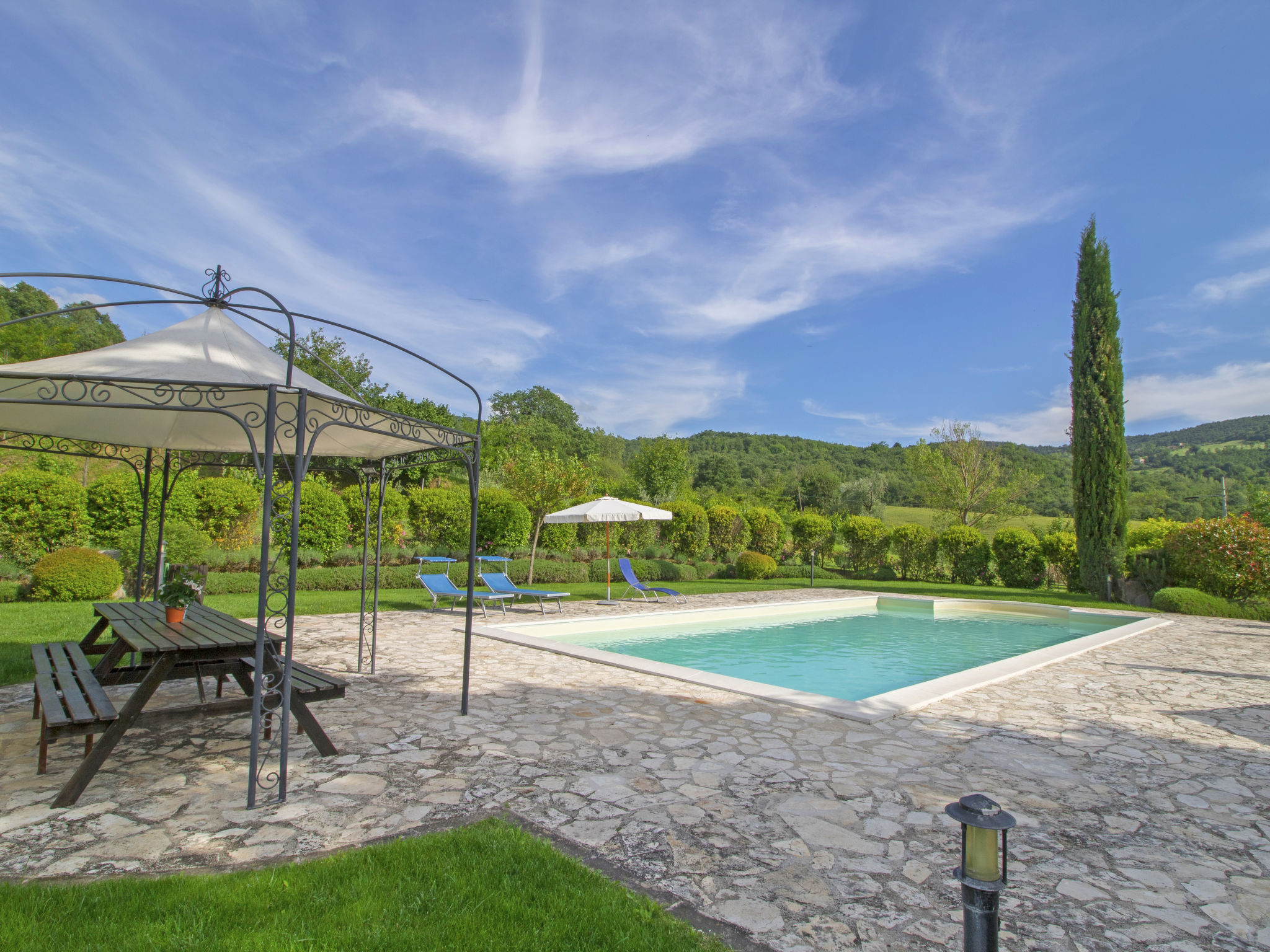 Maison avec piscine dans les collines