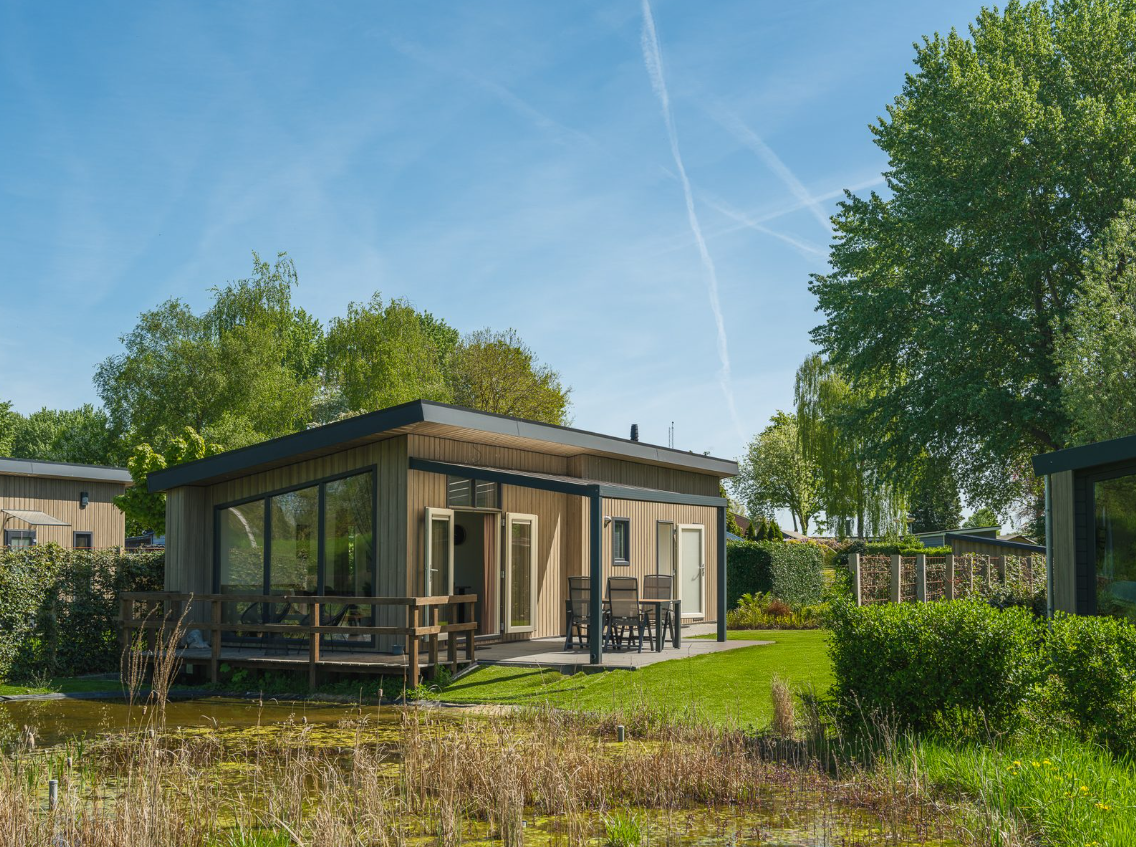 Vakantiehuisje aan het water (4p)