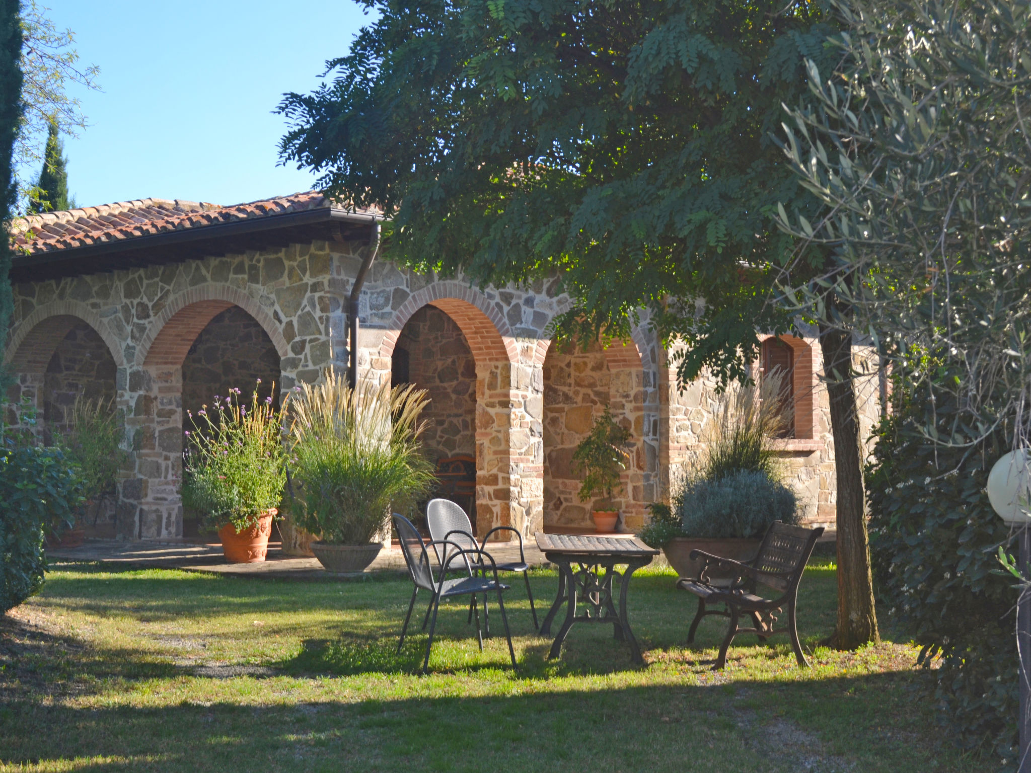 Holiday home surrounded by greenery for 16 people.