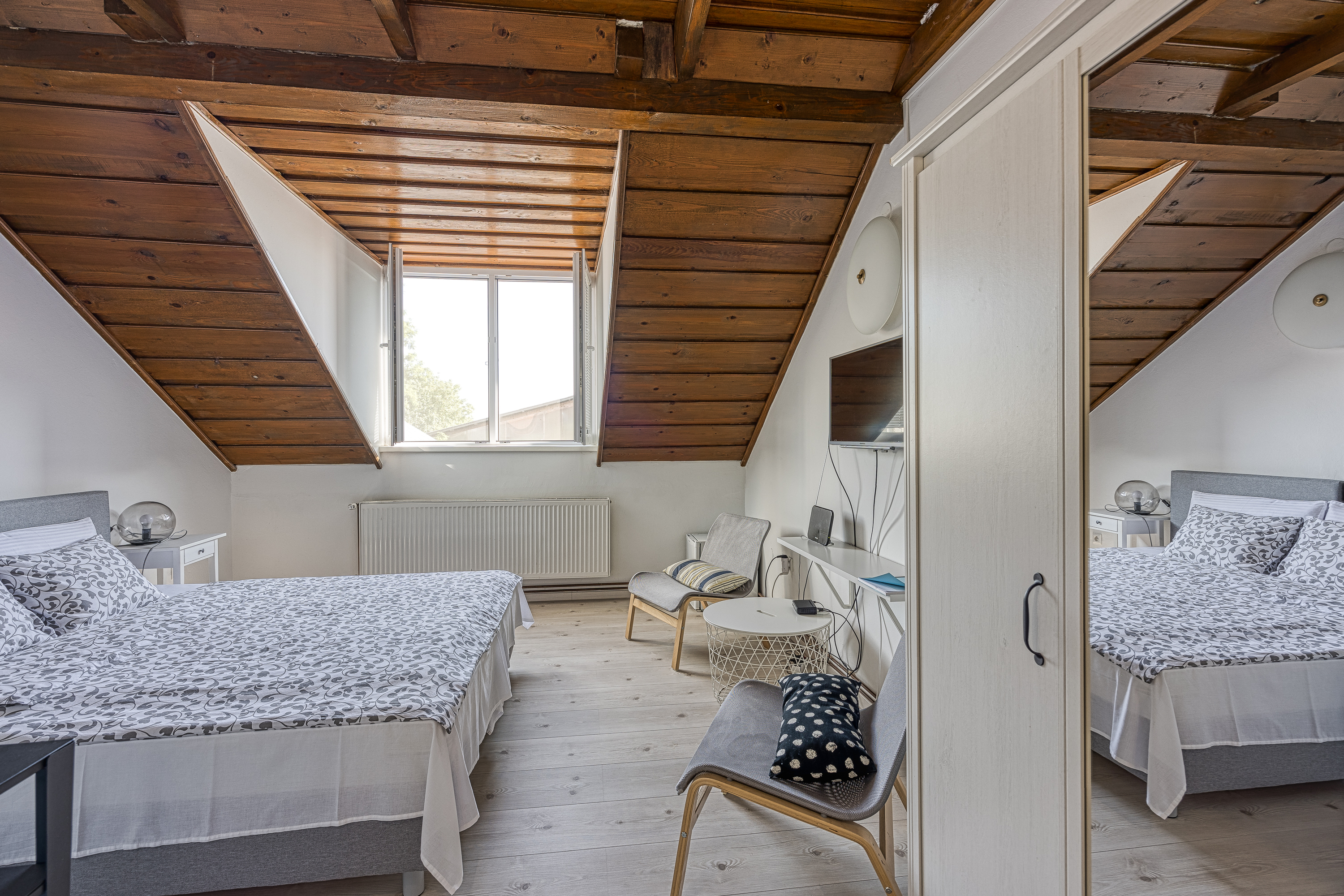 Grand logement de vacances avec sauna et bain à remous privés
