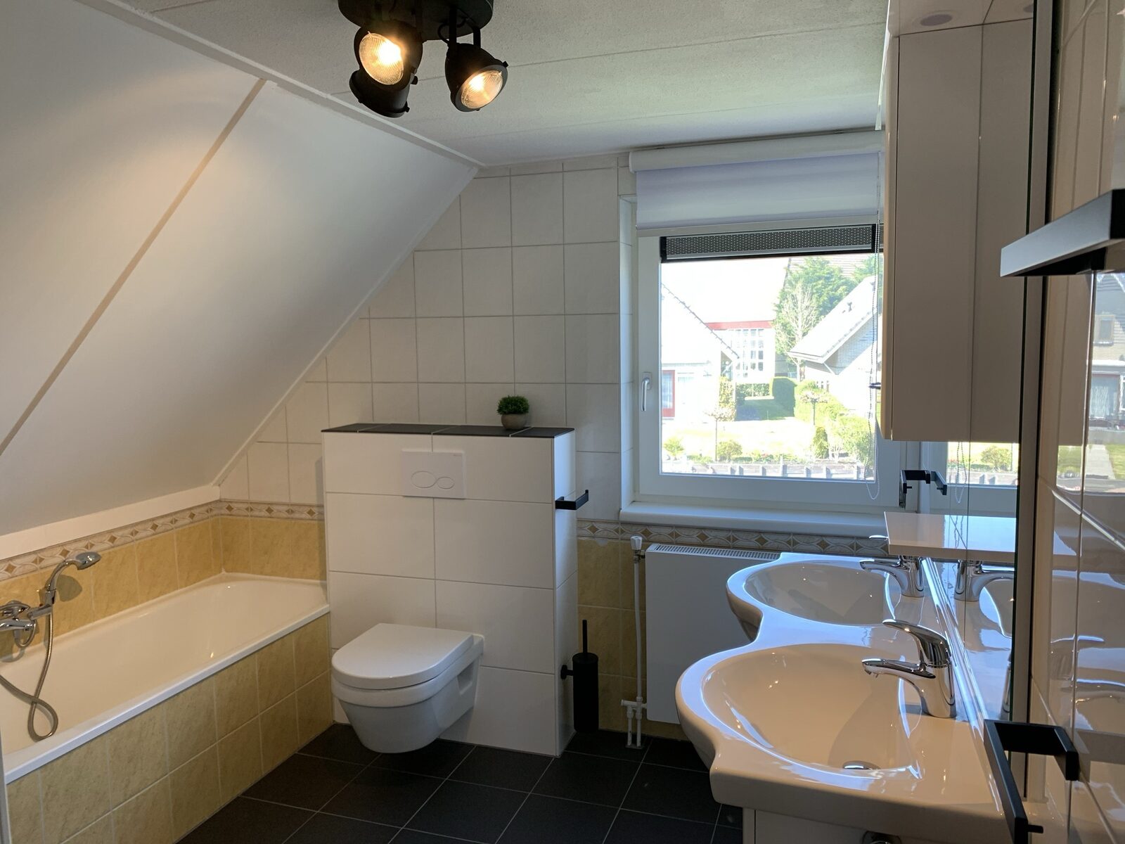Waterfront holiday home with infrared sauna