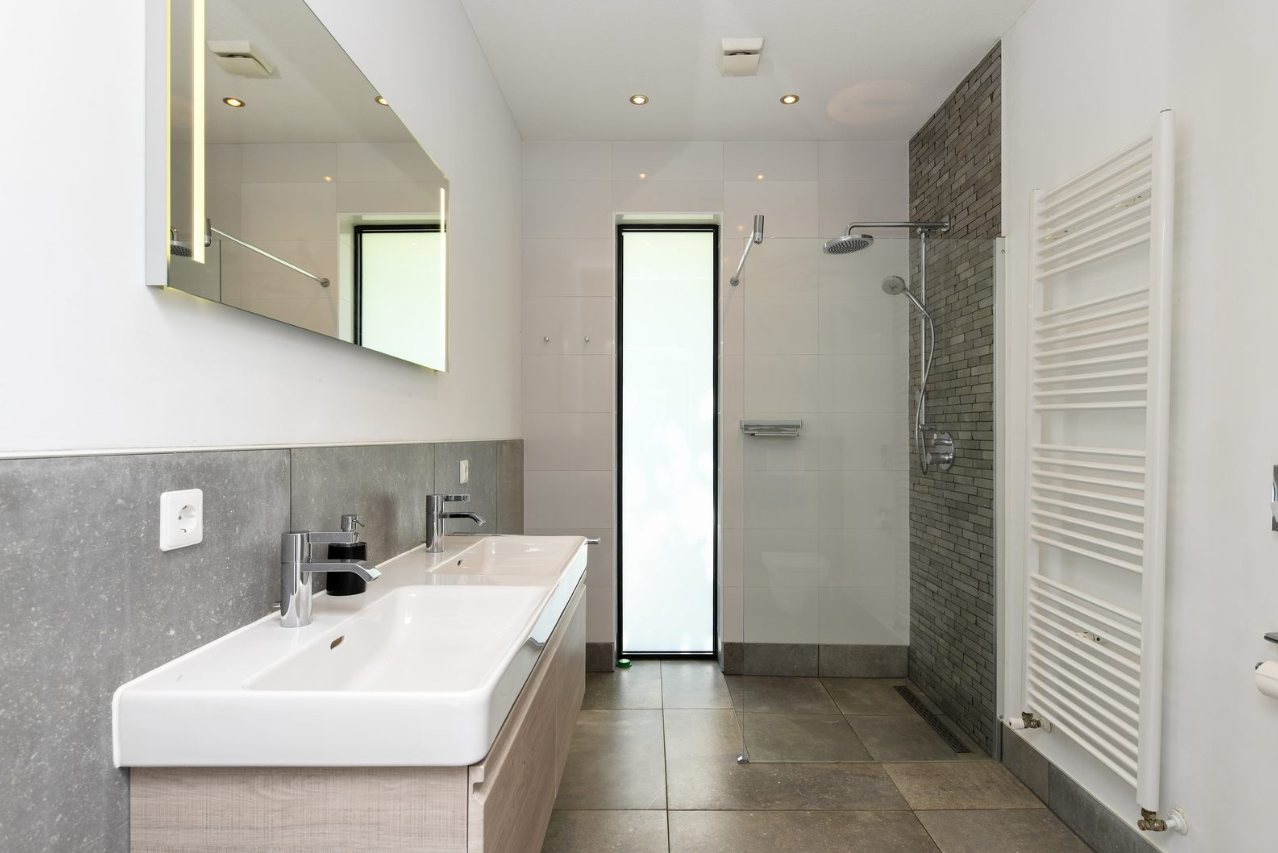Luxury villa right on the water with wellness