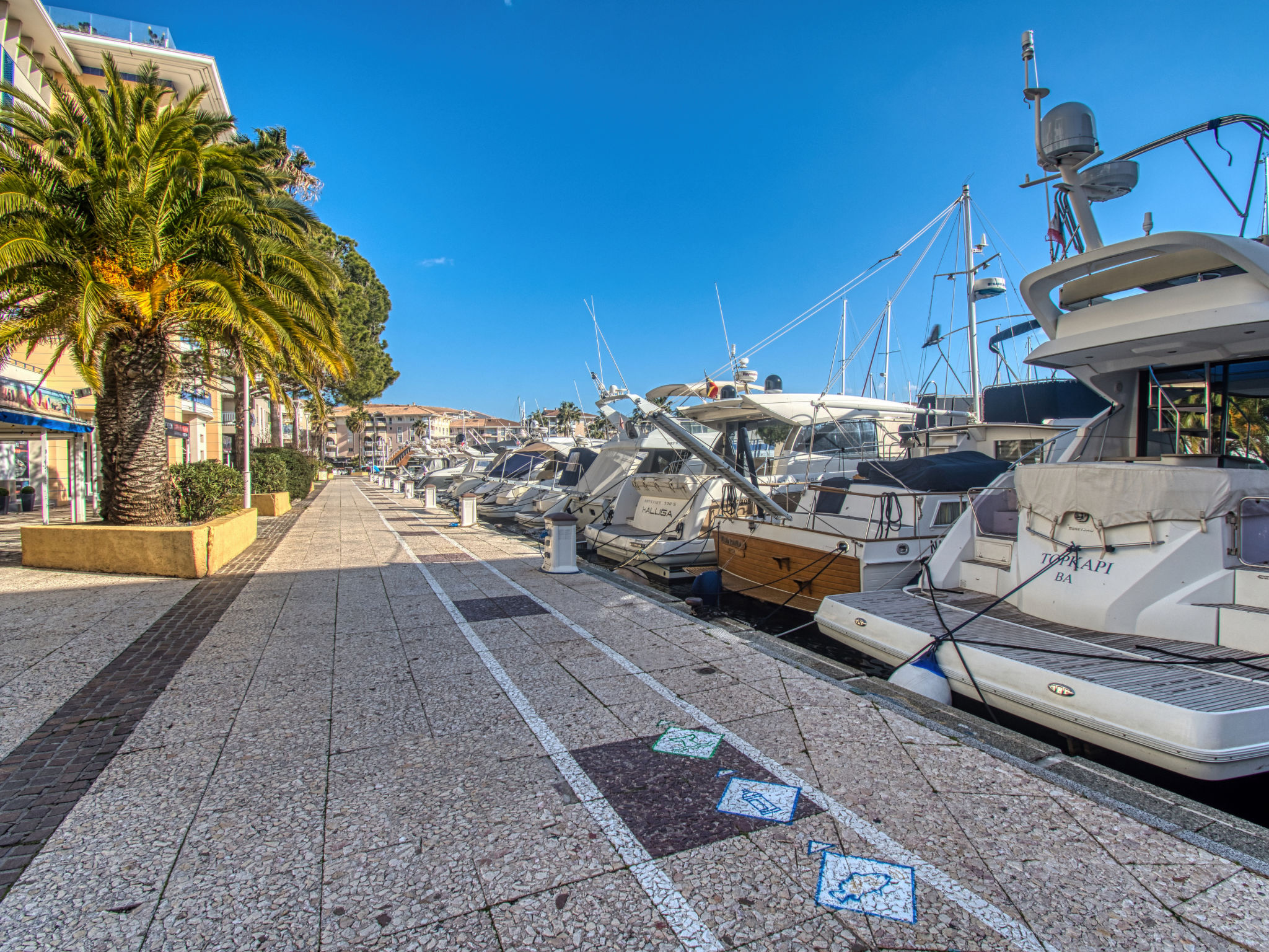  4-person apartment in the port of Fréjus