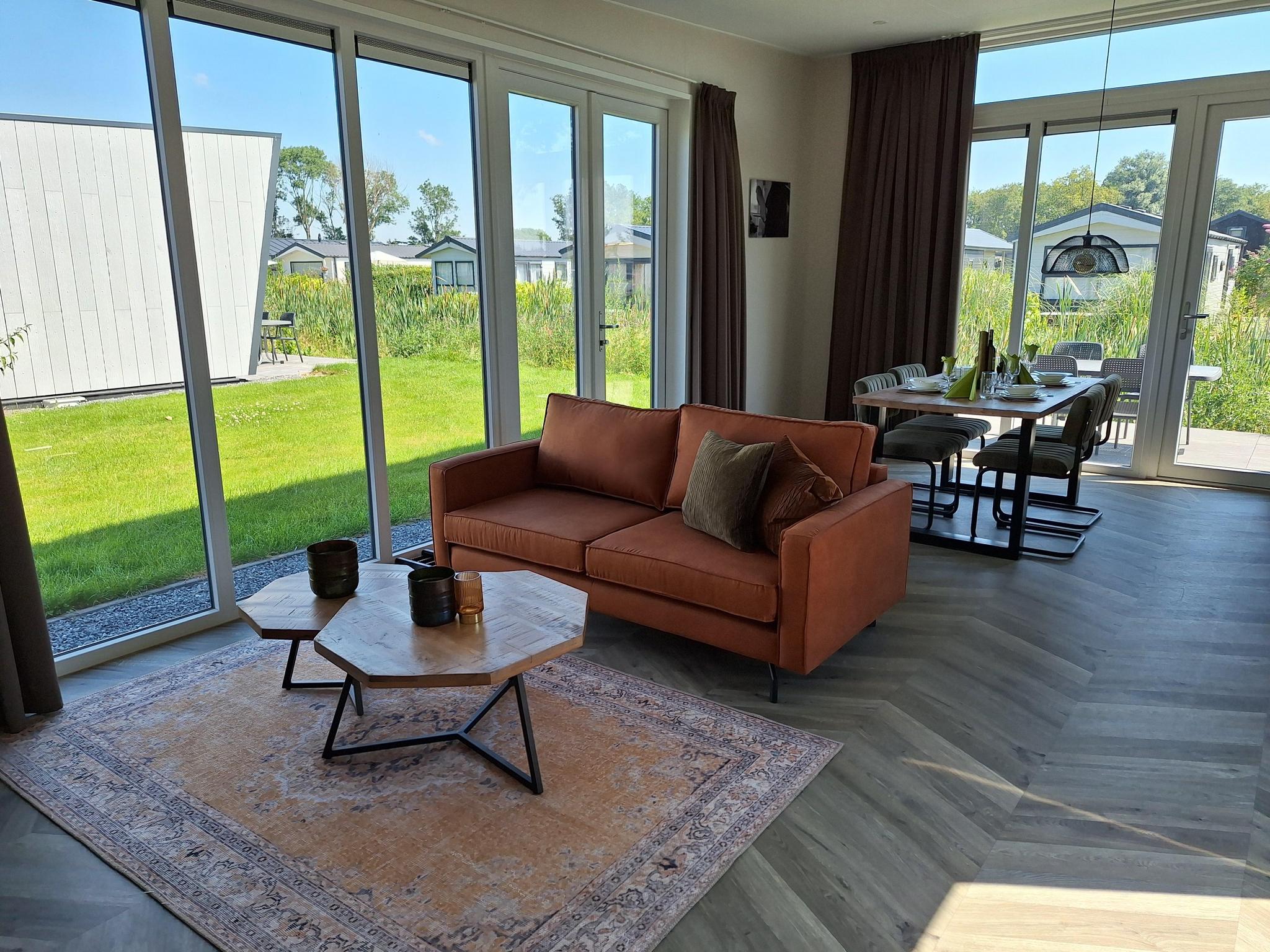 Modern chalet (4p) on park in North Holland