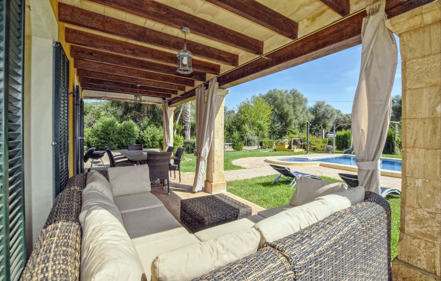 Vakantiehuis met zwembad en overdekte veranda