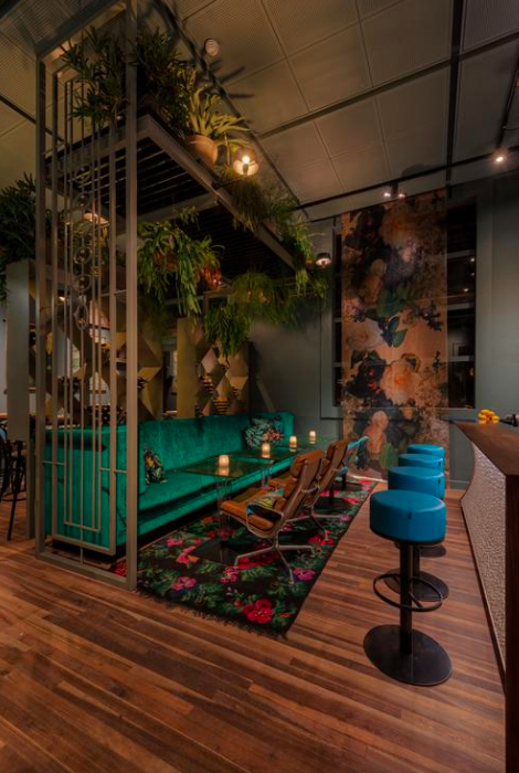 Boutique hotel with unique, hanging bathtub