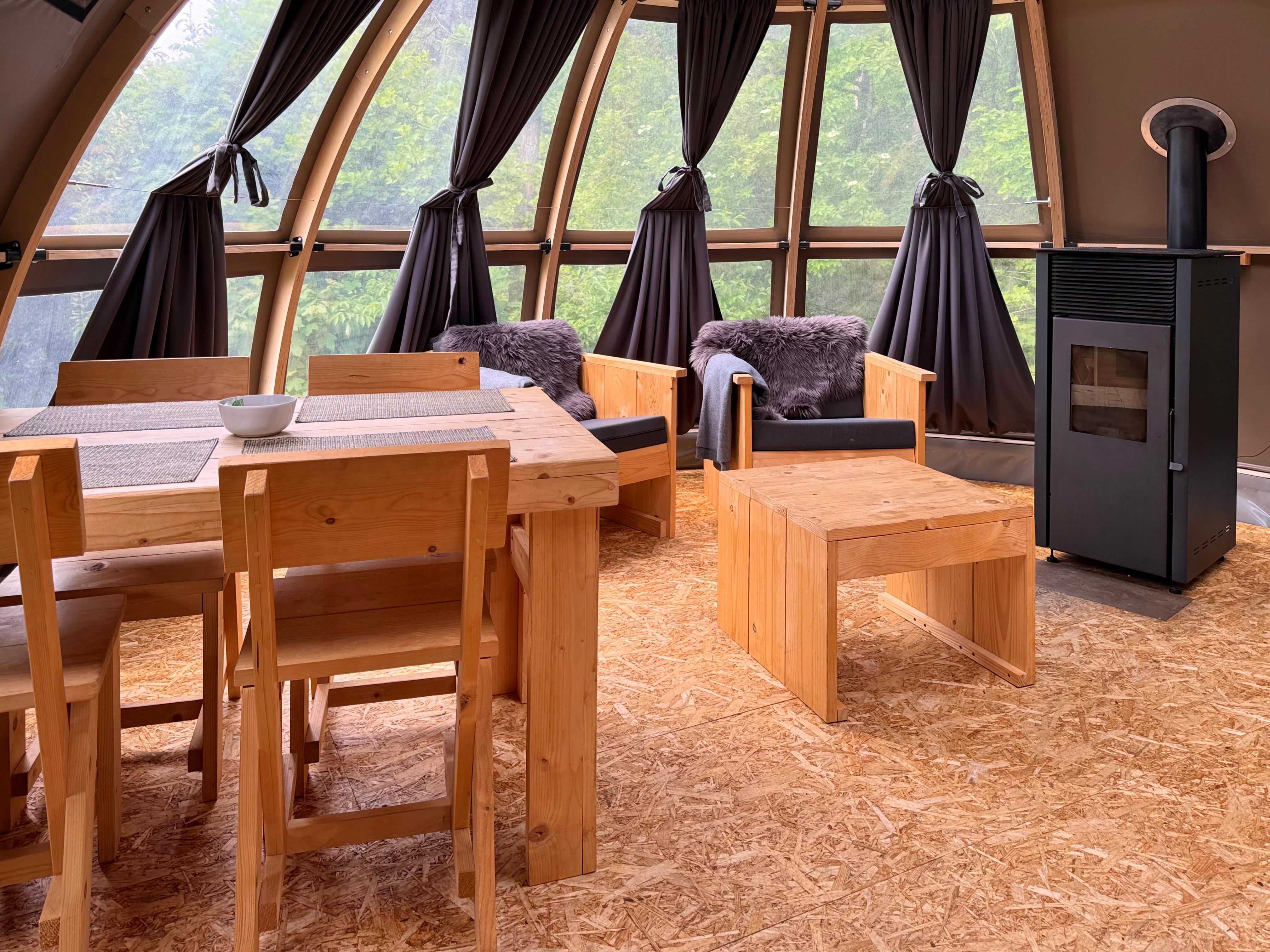 Luxus-Panoramazelt für 4 Personen am Meer
